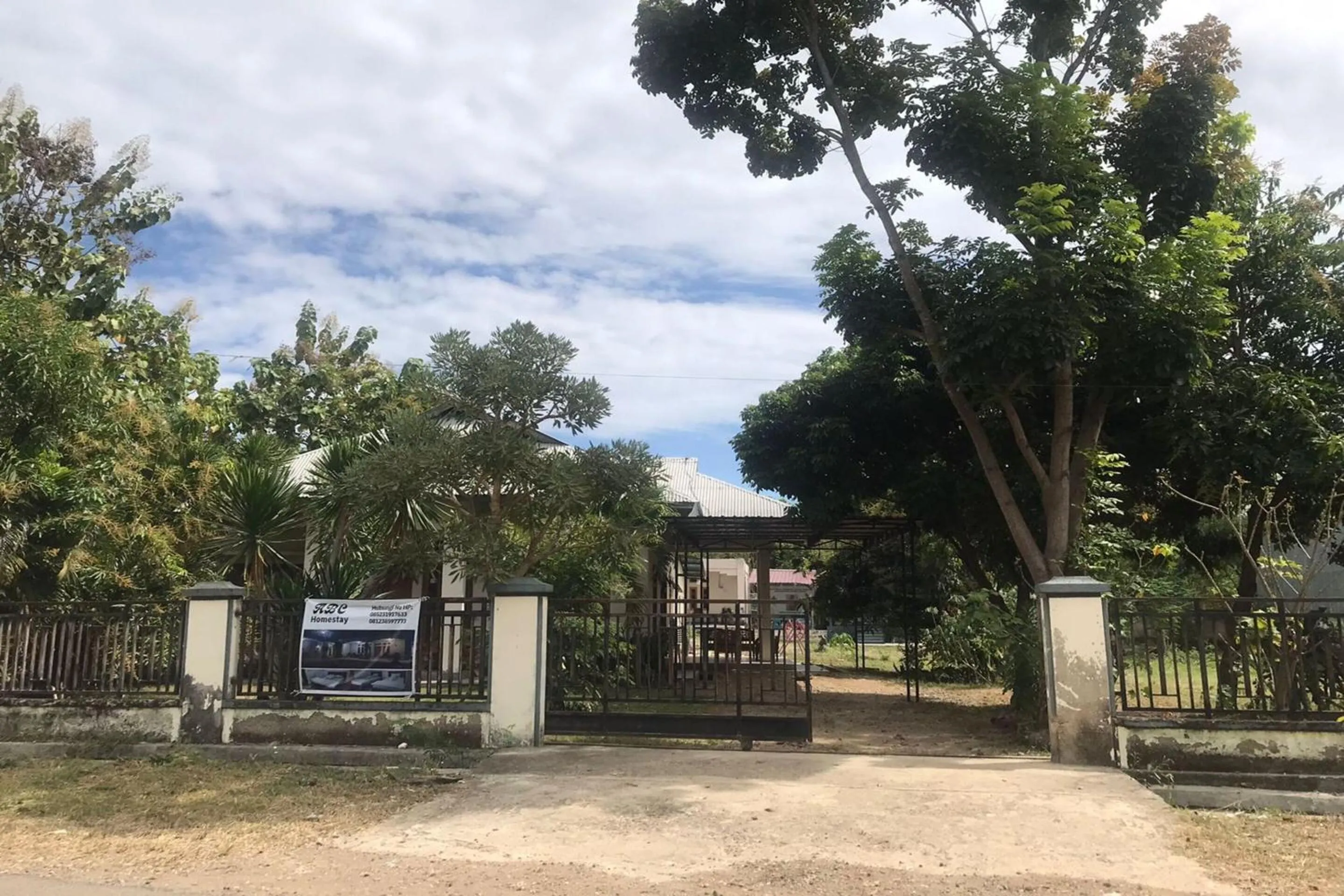 Facade/entrance in Hotel O Abc Homestay