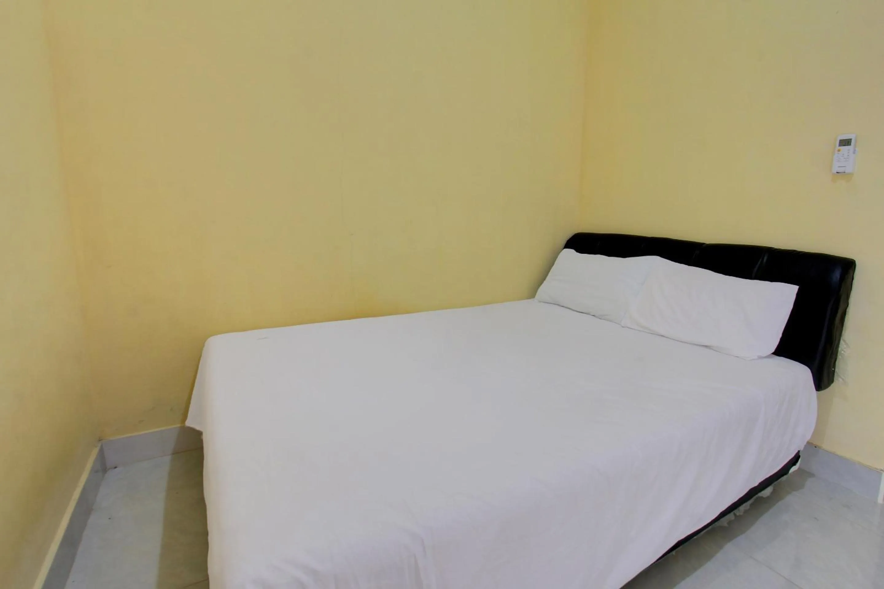 Bedroom, Bed in Hotel O Kos Moncok