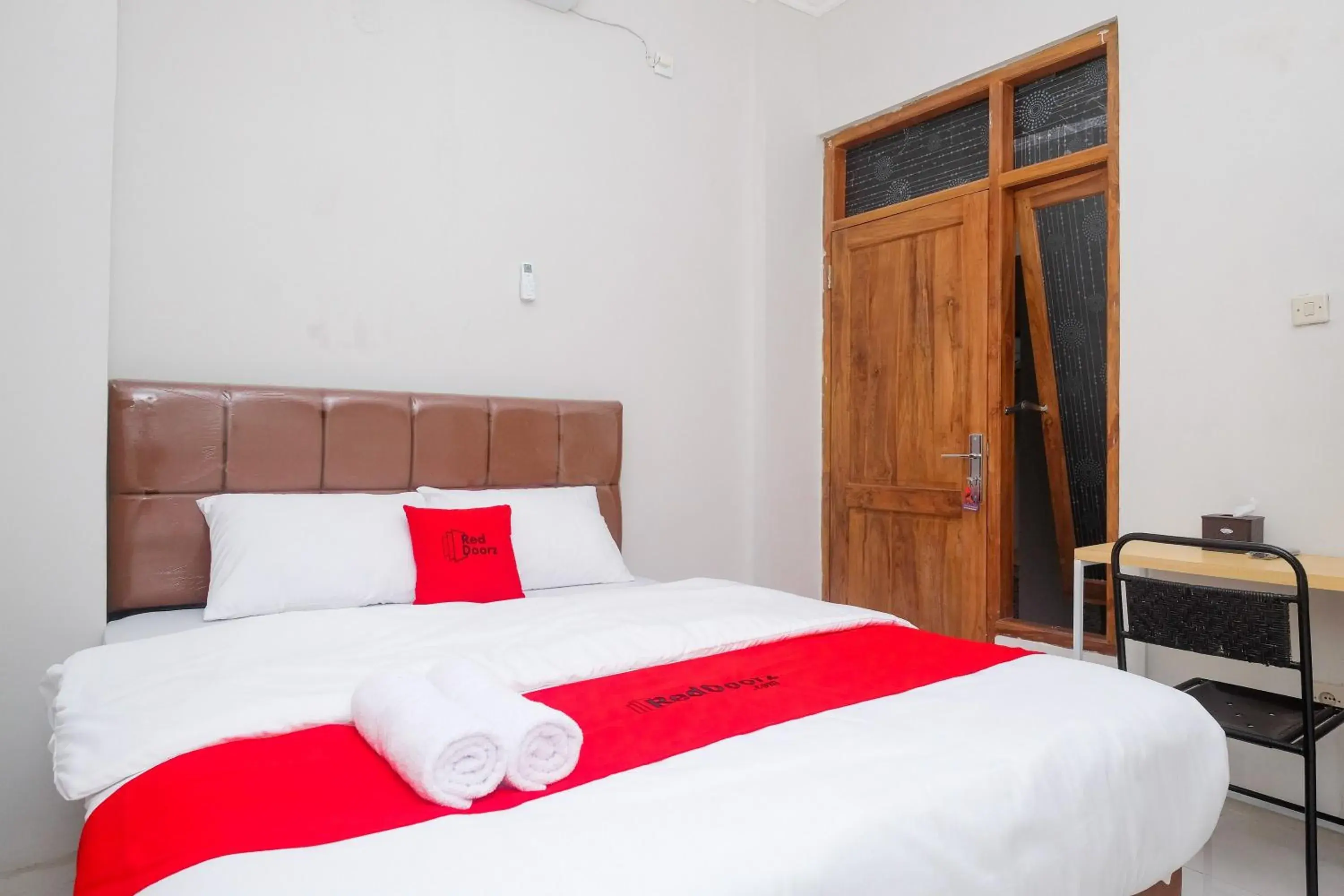 Bed in RedDoorz Syariah near Stasiun Klaten Bed in RedDoorz Syariah near Stasiun Klaten