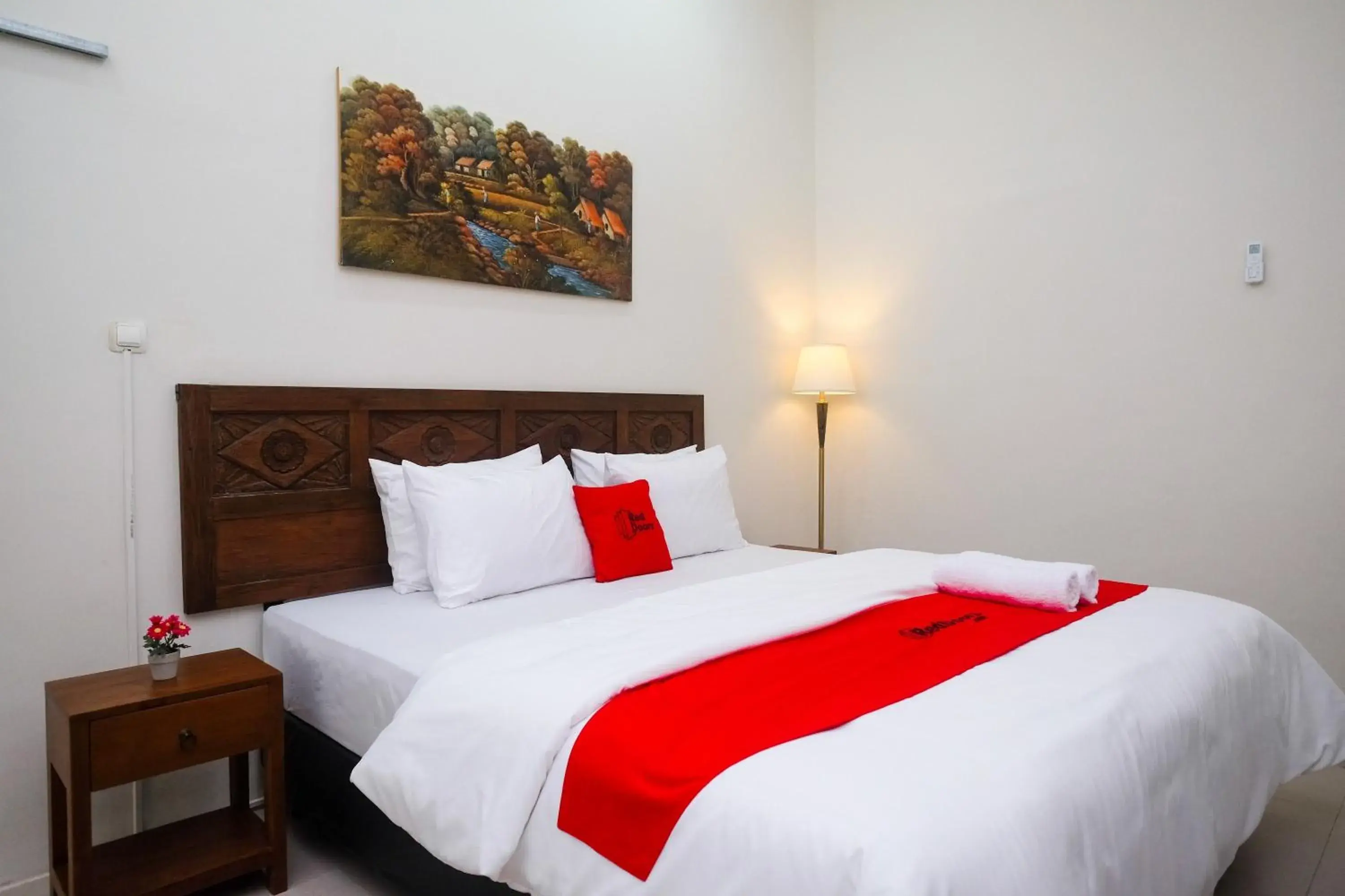 Bed in RedDoorz Syariah near Stasiun Klaten Bed in RedDoorz Syariah near Stasiun Klaten