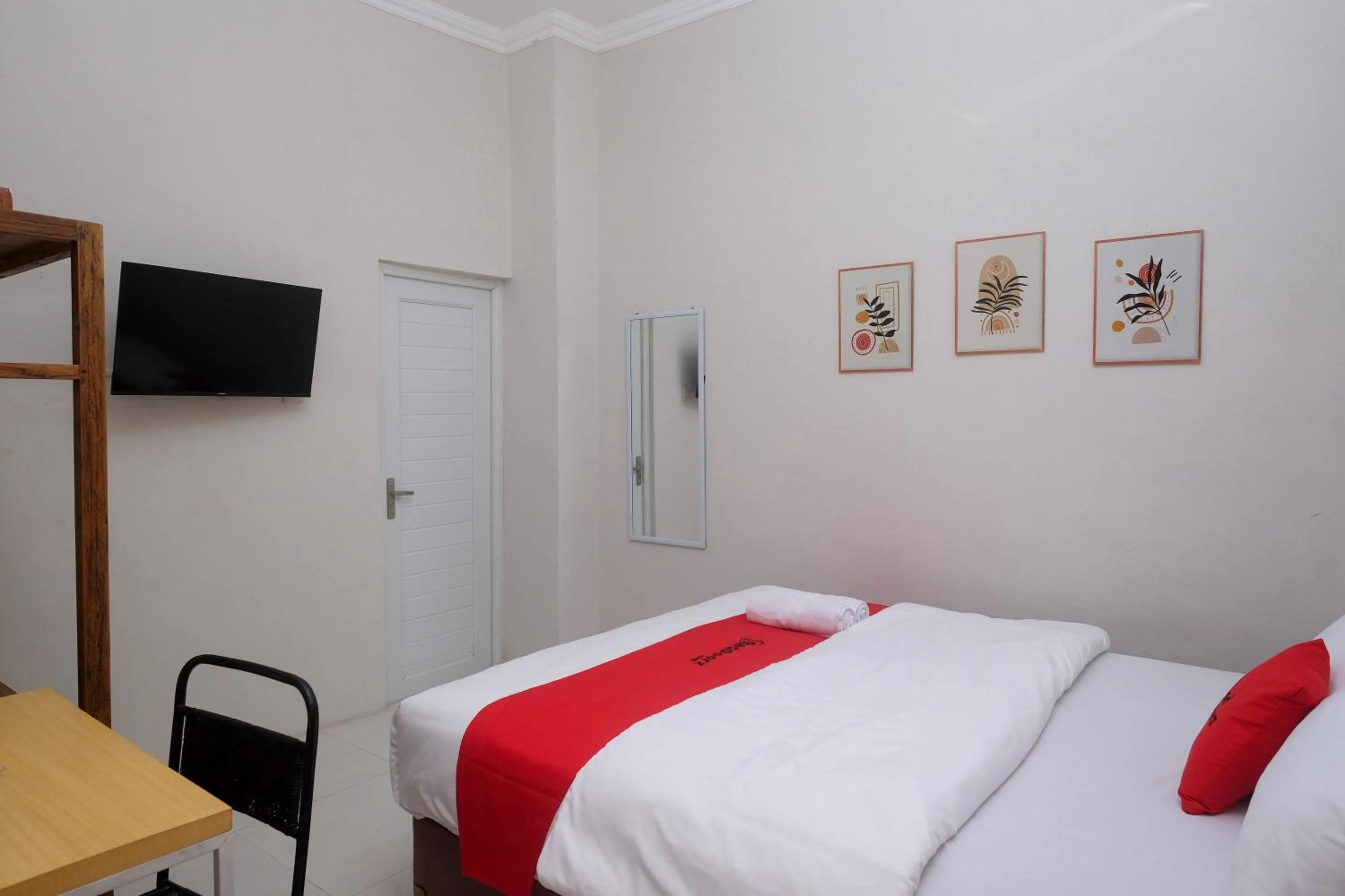 Bed in RedDoorz Syariah near Stasiun Klaten