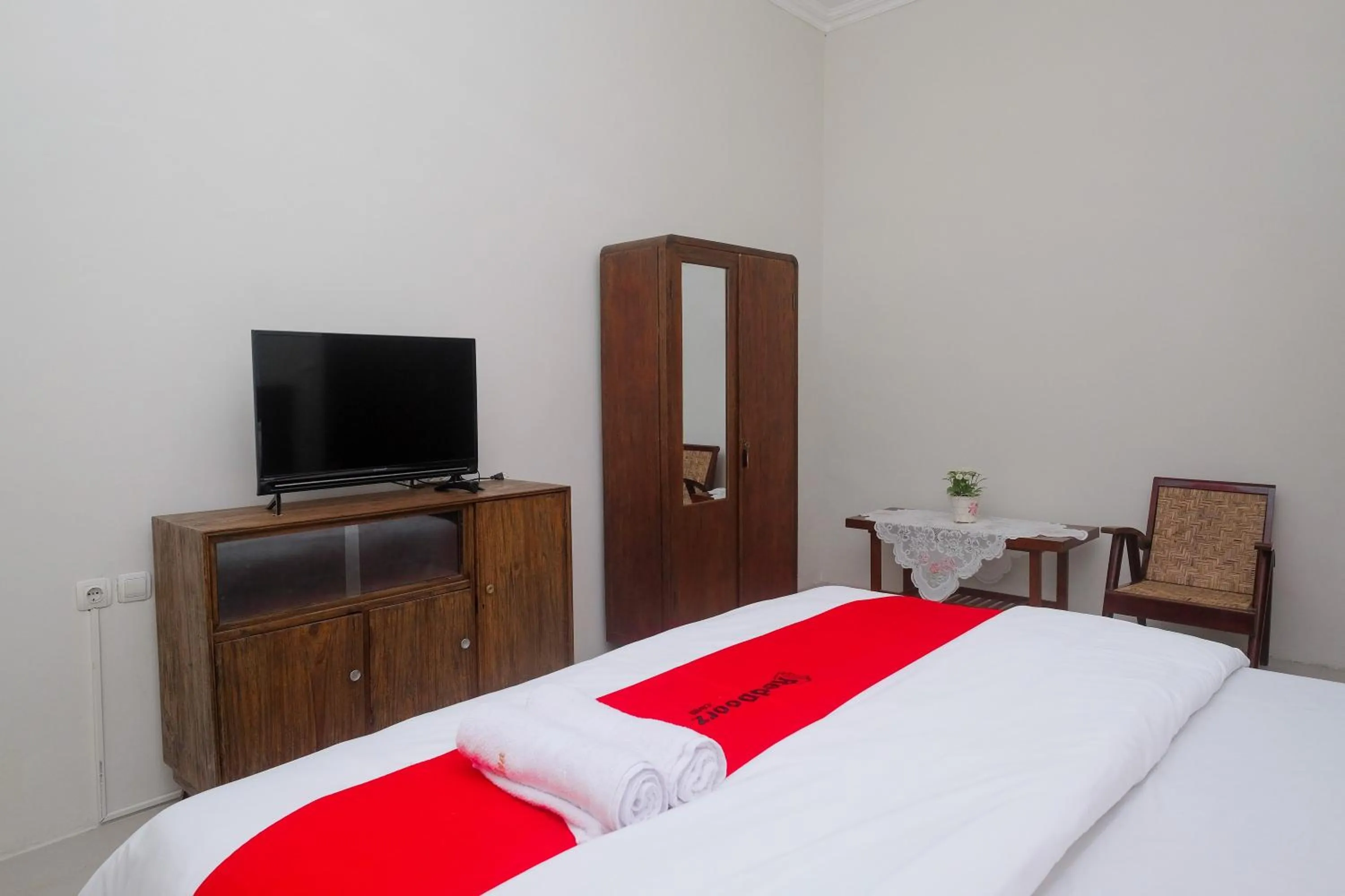 Bed in RedDoorz Syariah near Stasiun Klaten