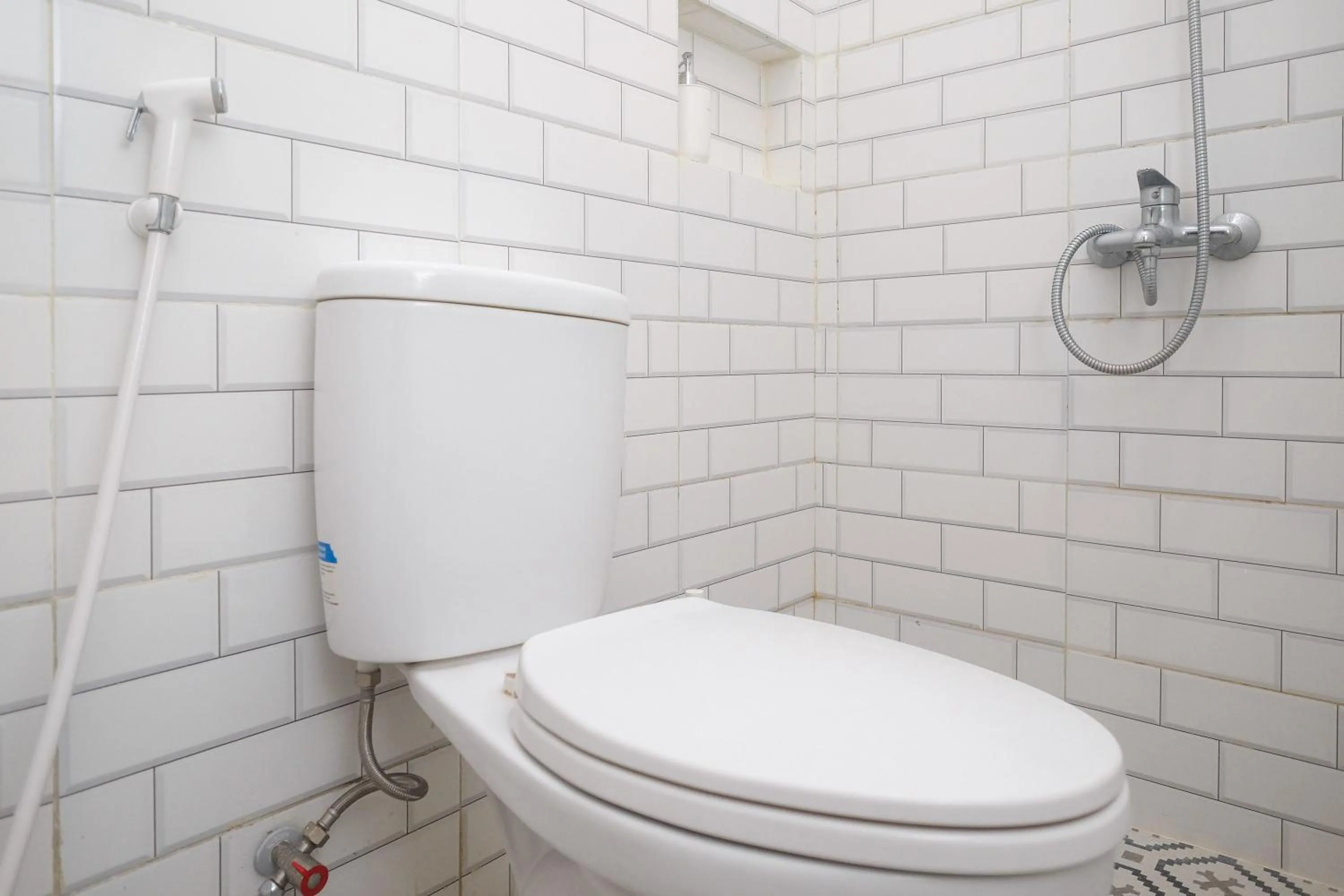 Bathroom in RedDoorz Syariah near Stasiun Klaten