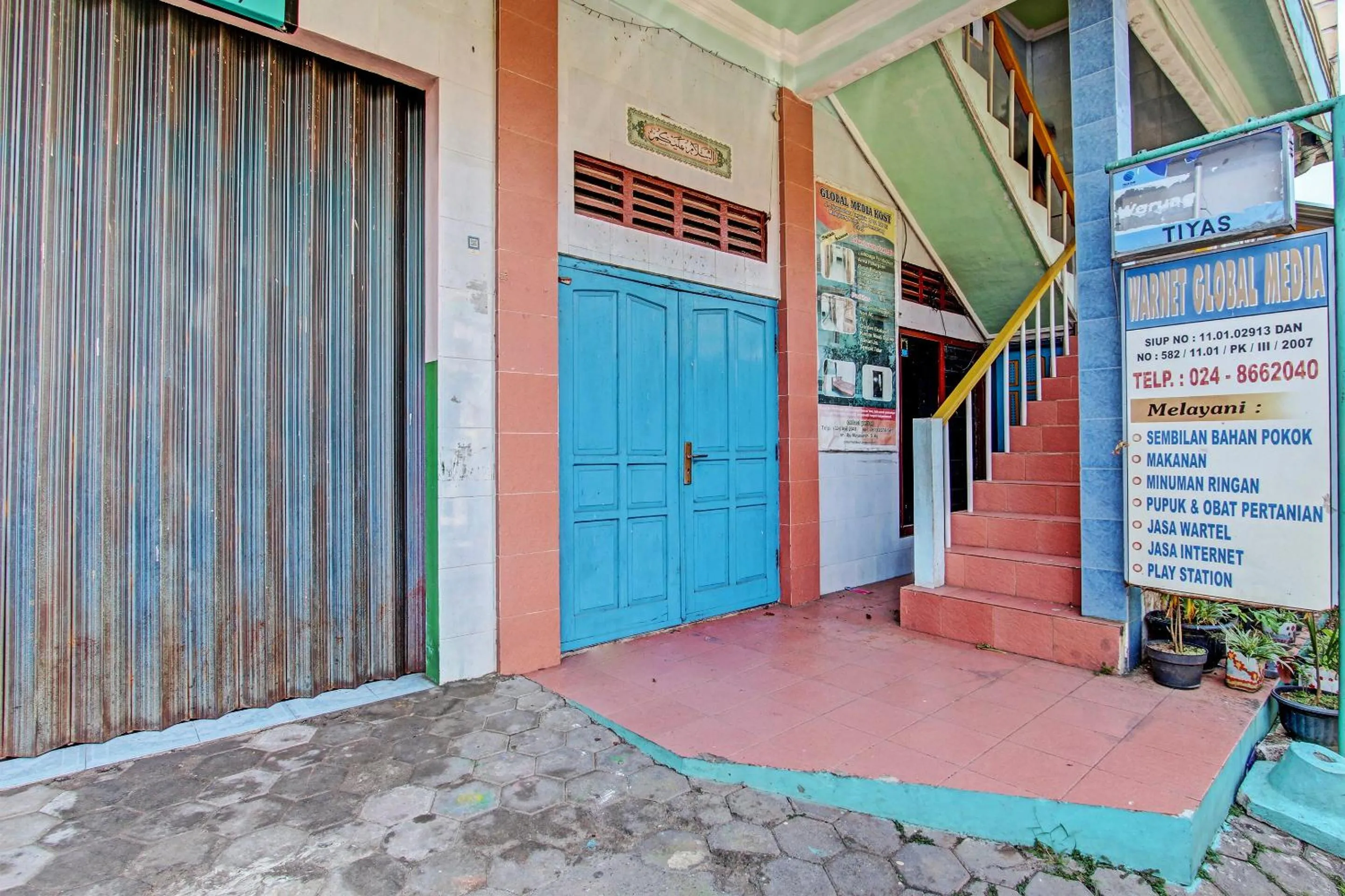 Facade/entrance in SPOT ON 92760 Global Media Homestay Syariah