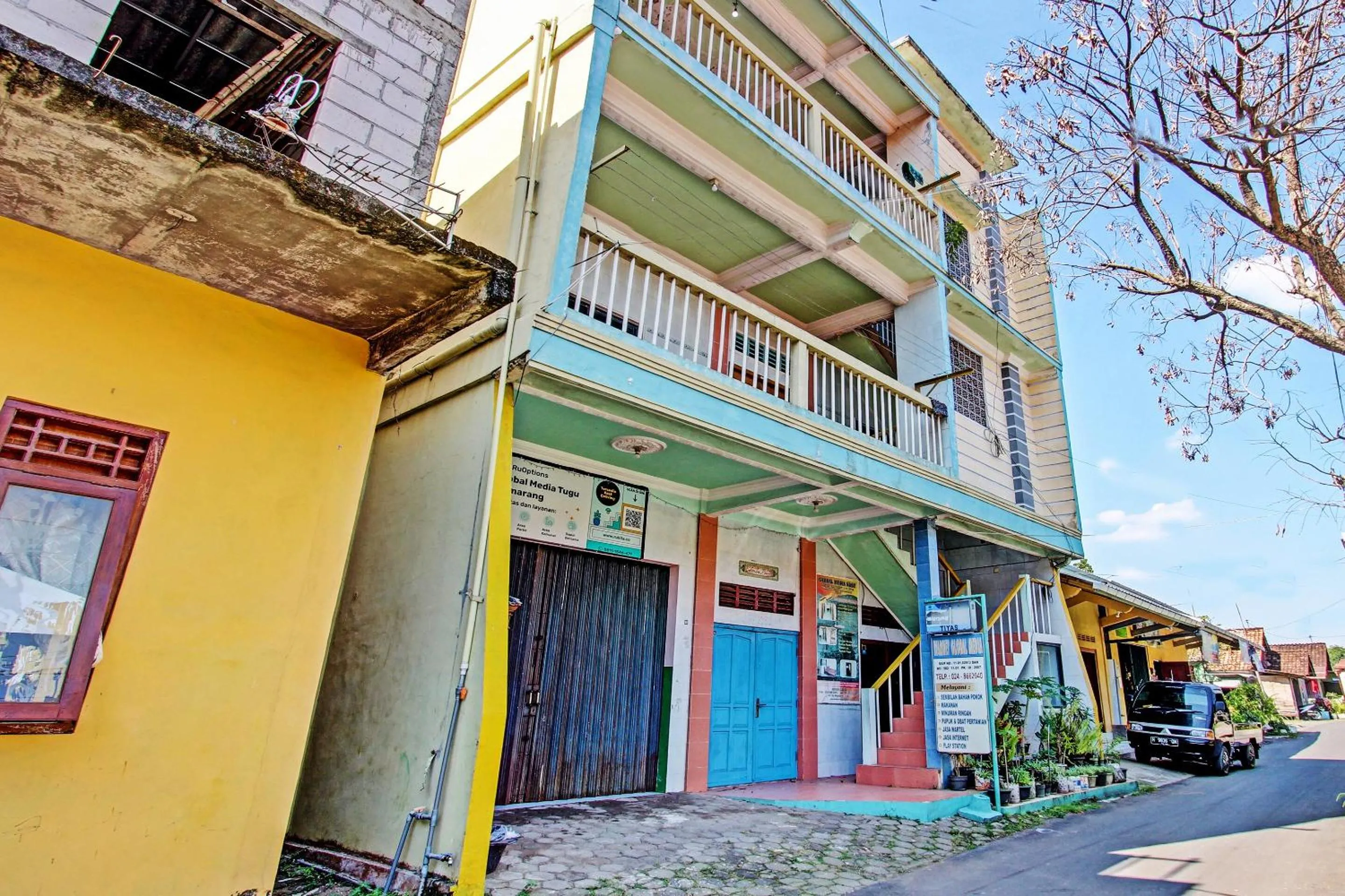 Facade/entrance in SPOT ON 92760 Global Media Homestay Syariah
