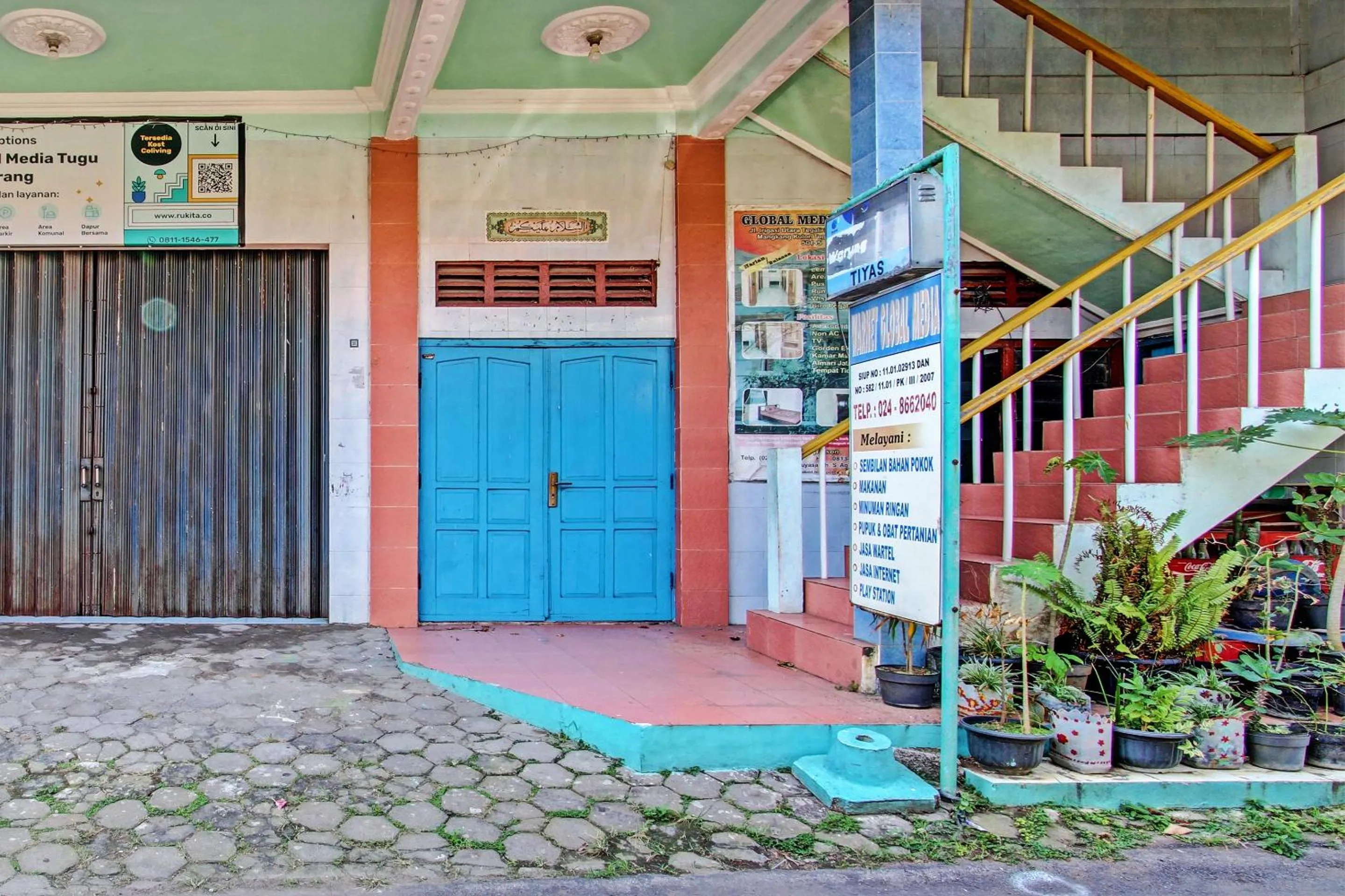 Facade/entrance in SPOT ON 92760 Global Media Homestay Syariah