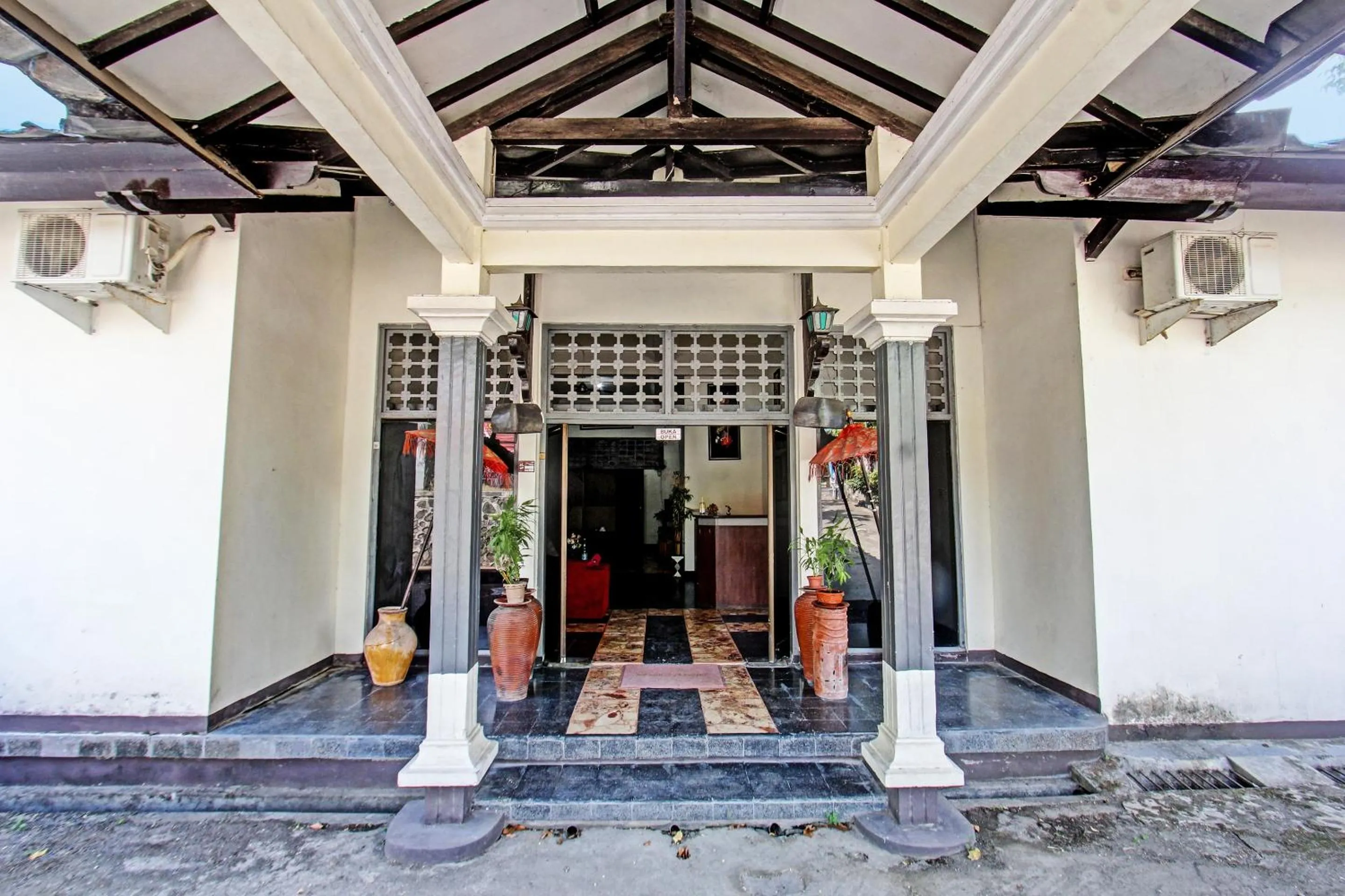 Facade/entrance in Hotel O Motel Langko