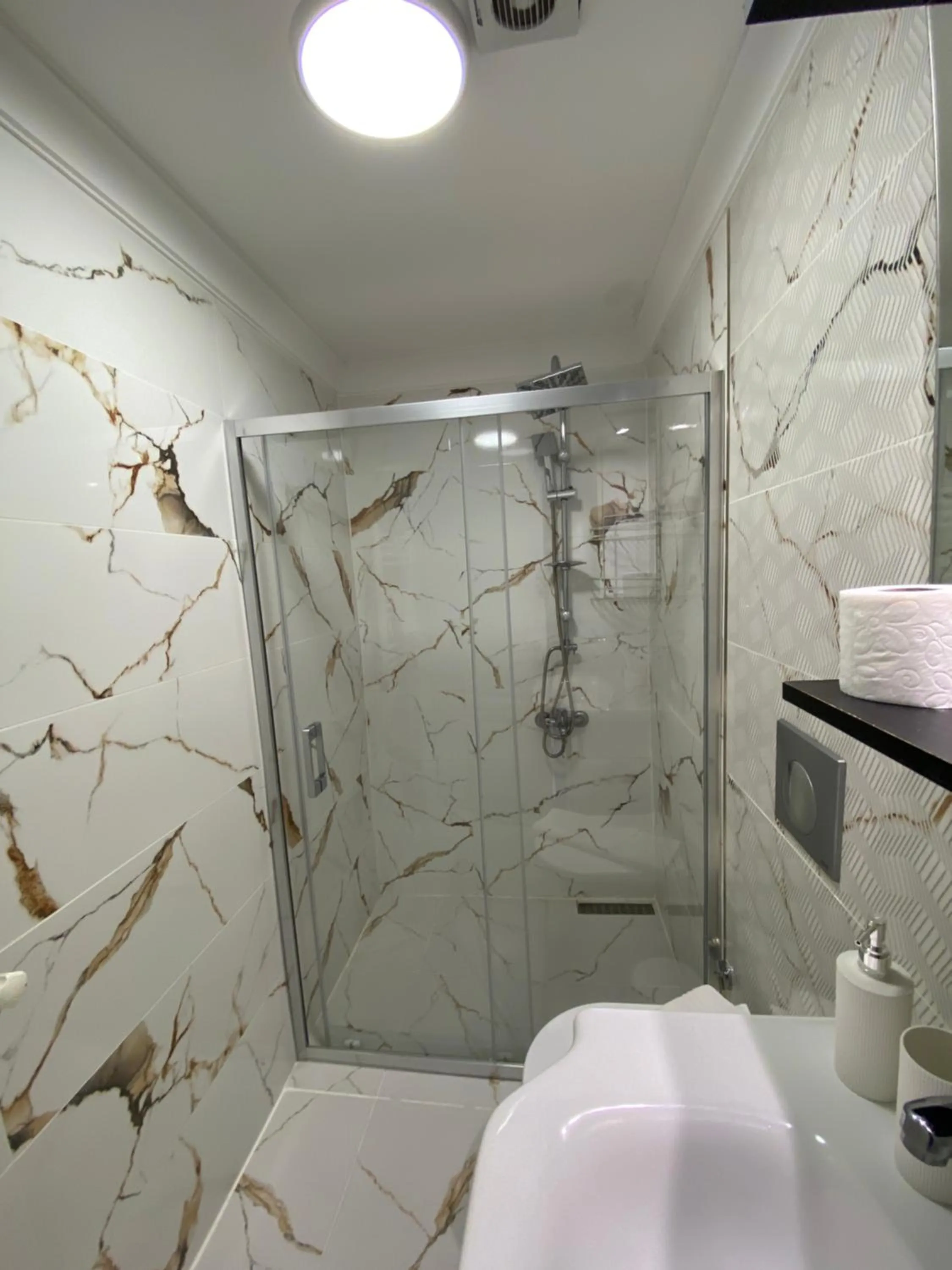 Shower in Araz Apart