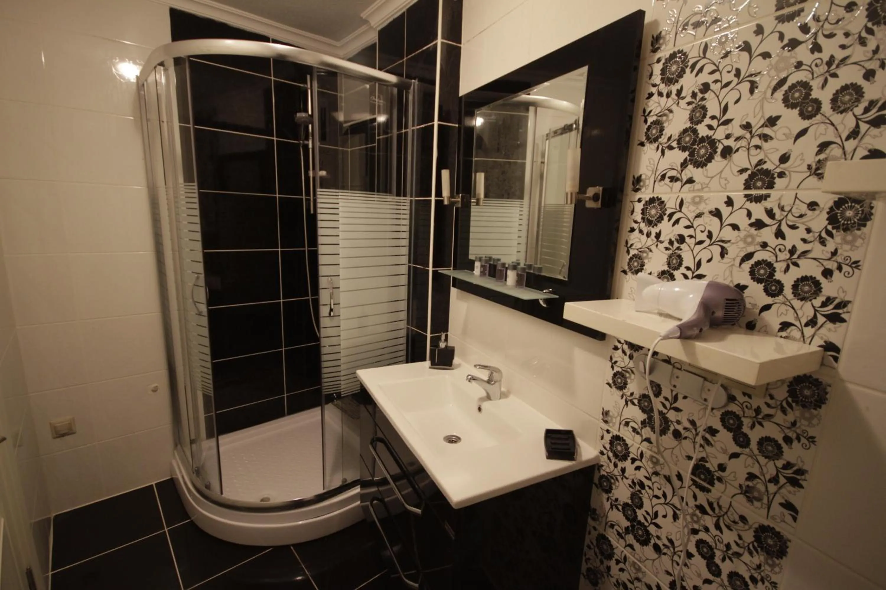 Shower in Araz Apart