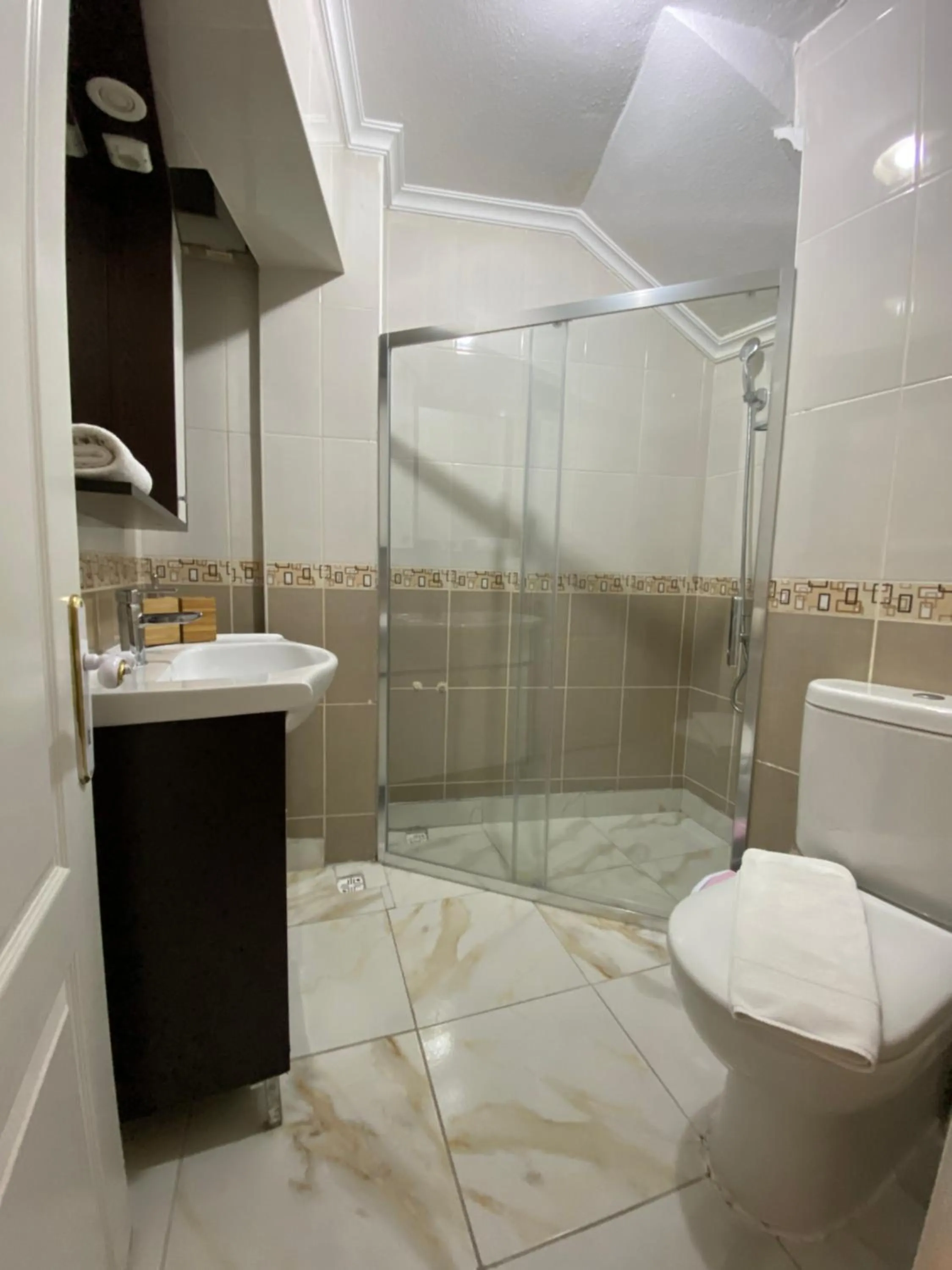 Shower in Araz Apart