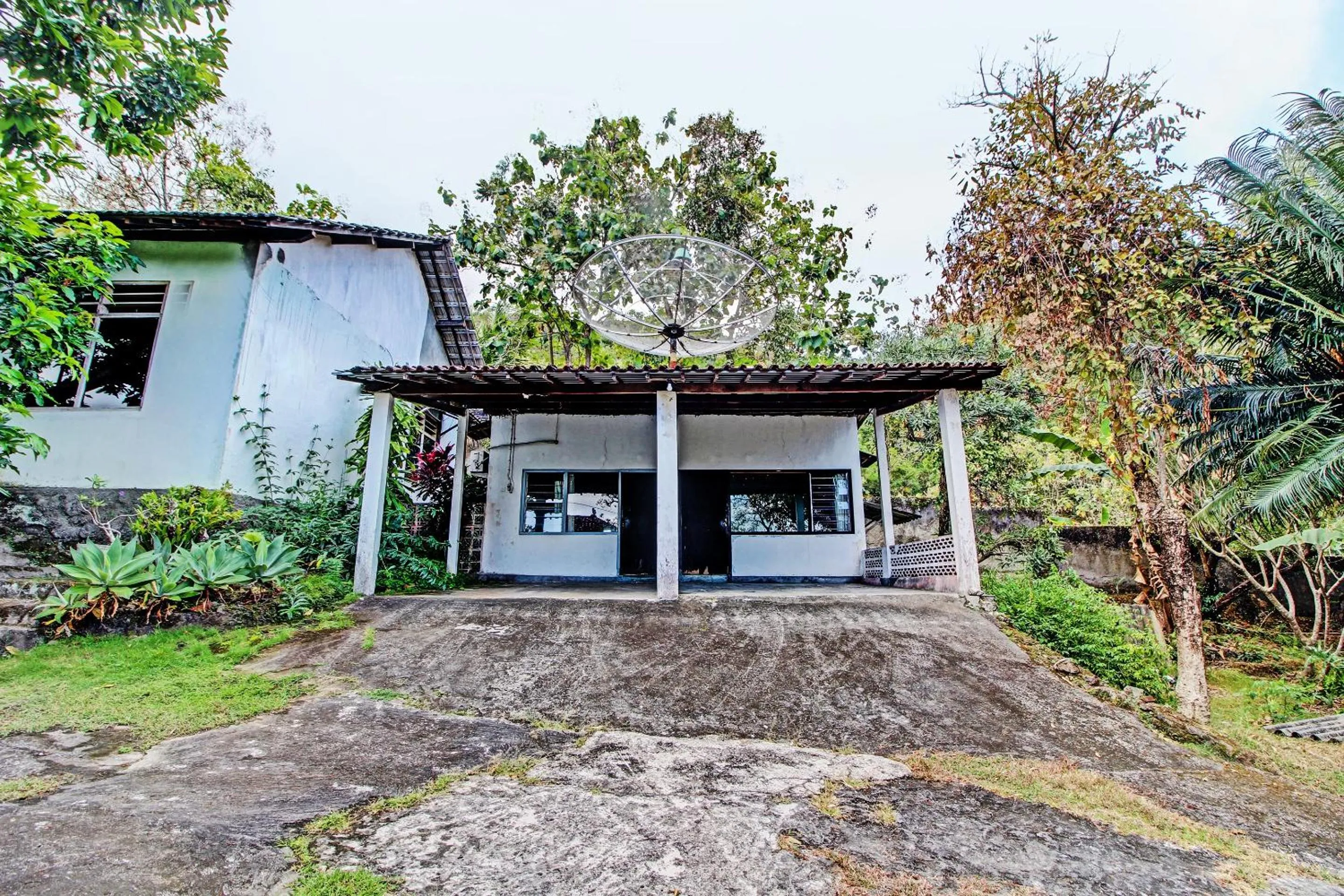 Facade/entrance in Hotel O Sendang Asri