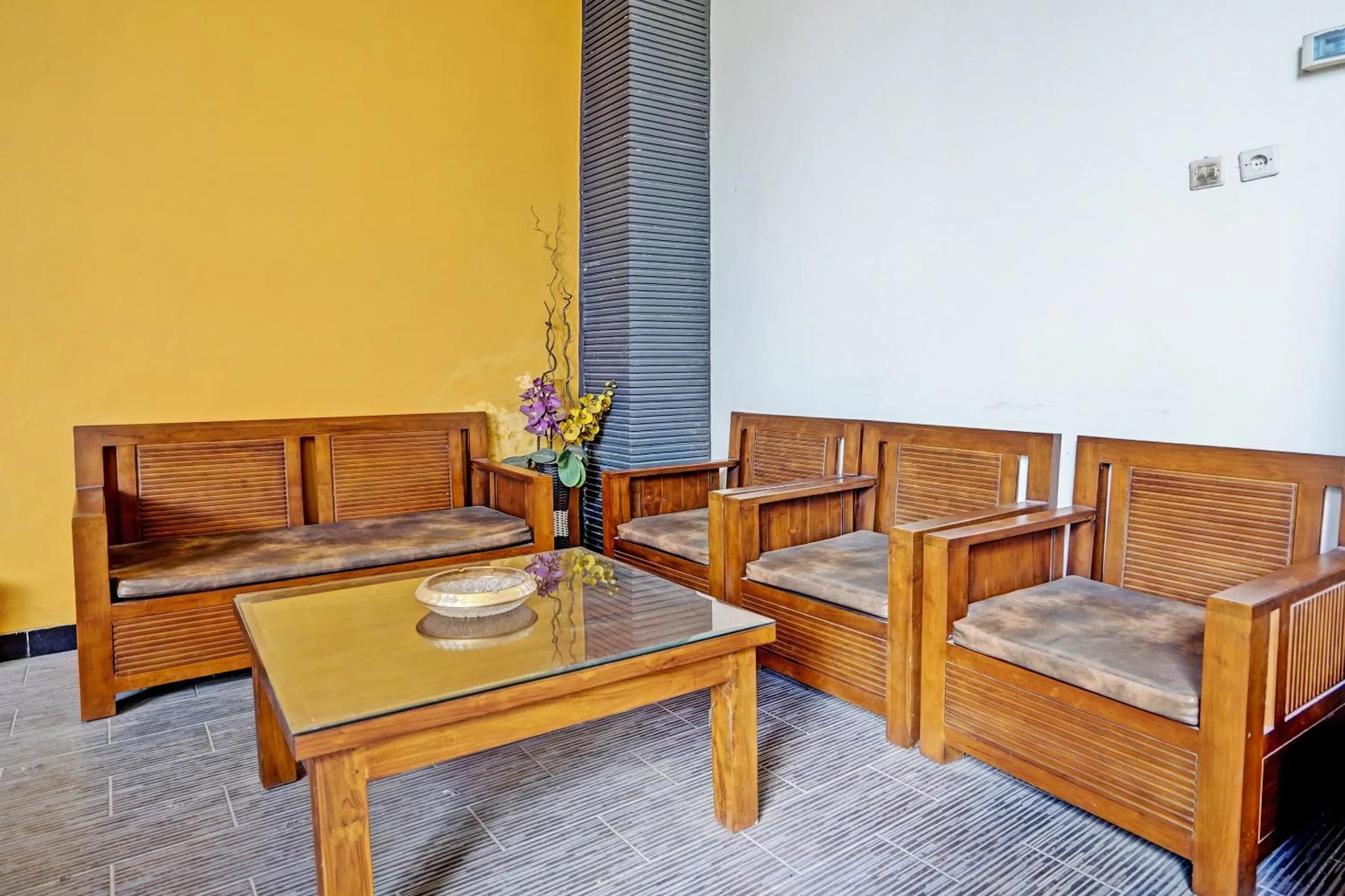 Lobby or reception in OYO Life 92773 Griya Trubus Syariah