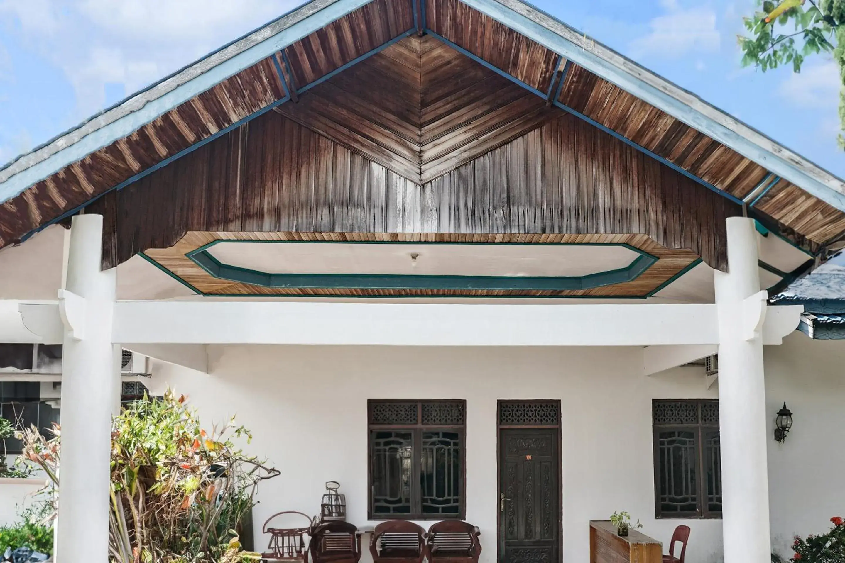Facade/entrance in Hotel O Wisma Pundu Syariah Near Kantor Camat Kota Besi Facade/entrance in Hotel O Wisma Pundu Syariah Near Kantor Camat Kota Besi