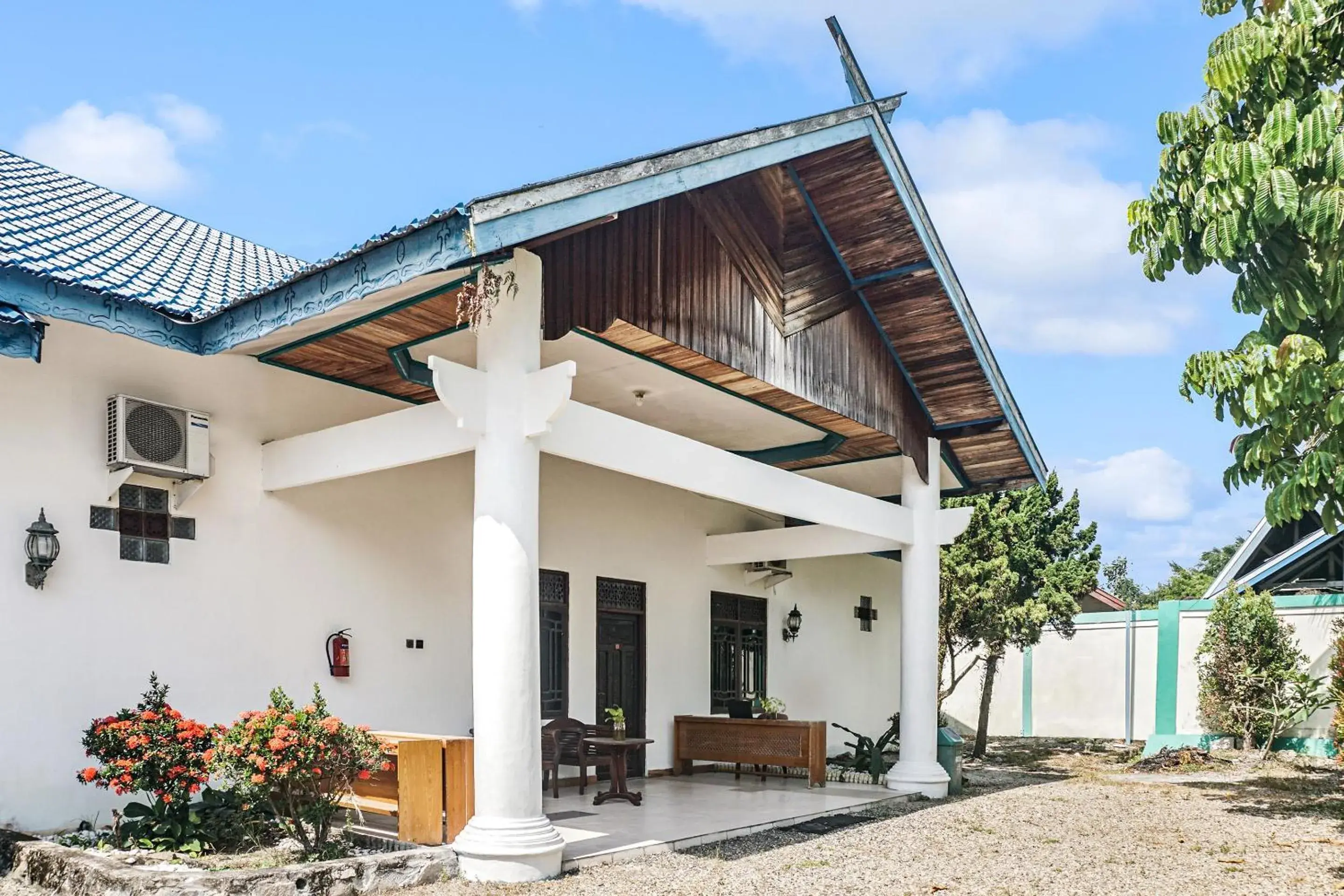 Facade/entrance in Hotel O Wisma Pundu Syariah Near Kantor Camat Kota Besi Facade/entrance in Hotel O Wisma Pundu Syariah Near Kantor Camat Kota Besi
