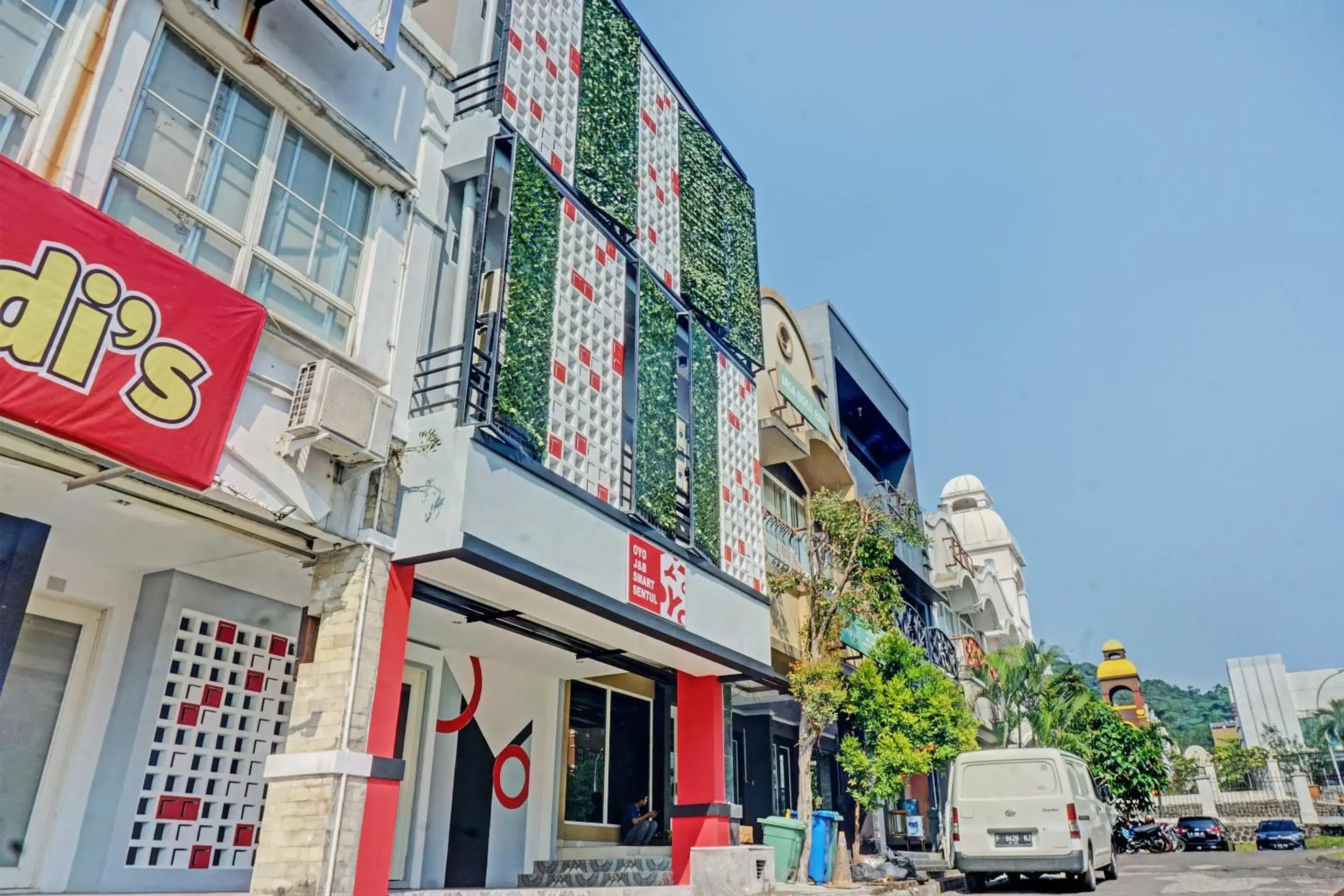 Facade/entrance in Capital O 92765 J&b Smart Sentul Facade/entrance in Capital O 92765 J&b Smart Sentul