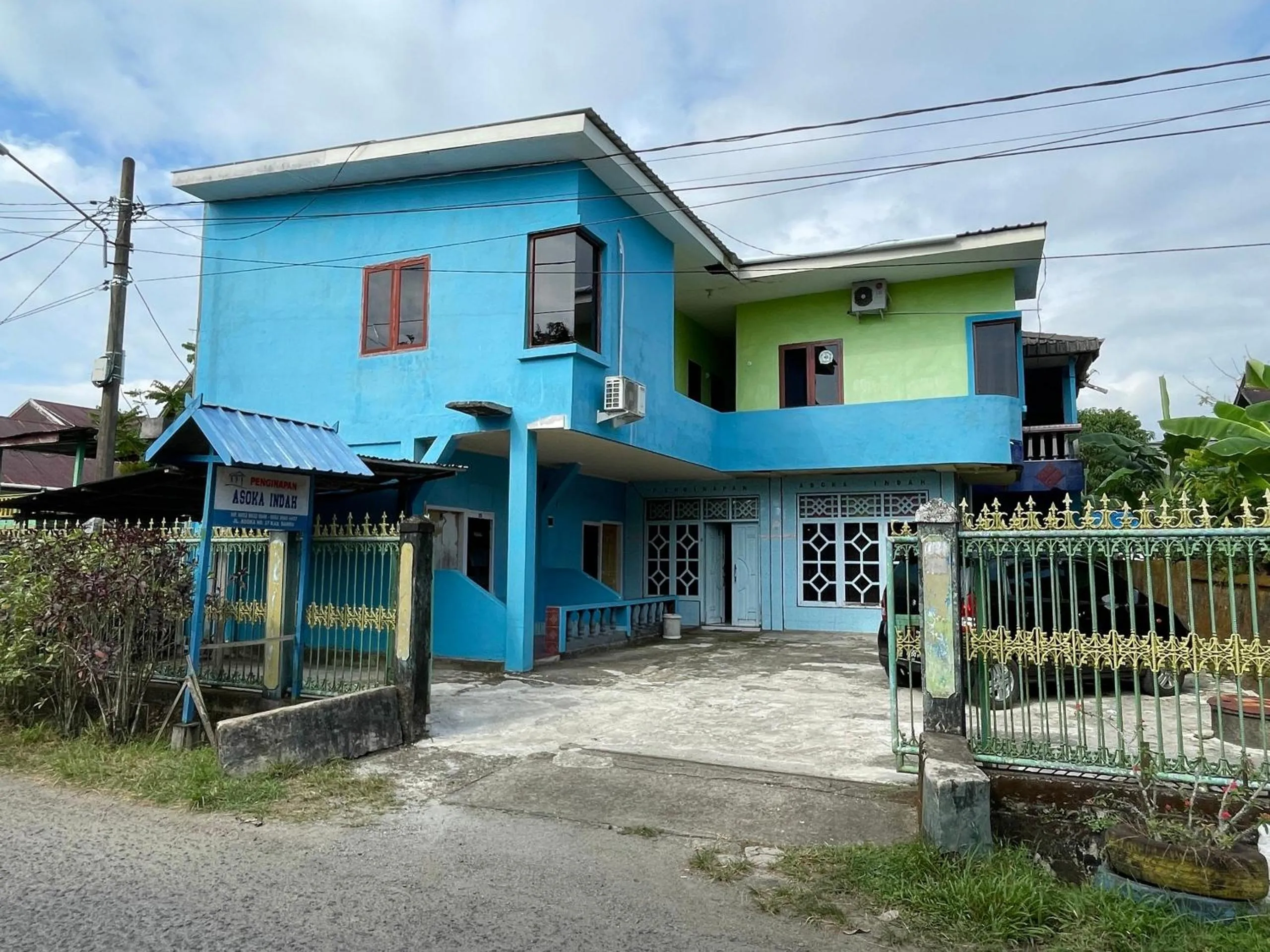 Facade/entrance in Hotel O Penginapan Asoka Indah Near PT. PLN (persero) Gardu Induk Barru