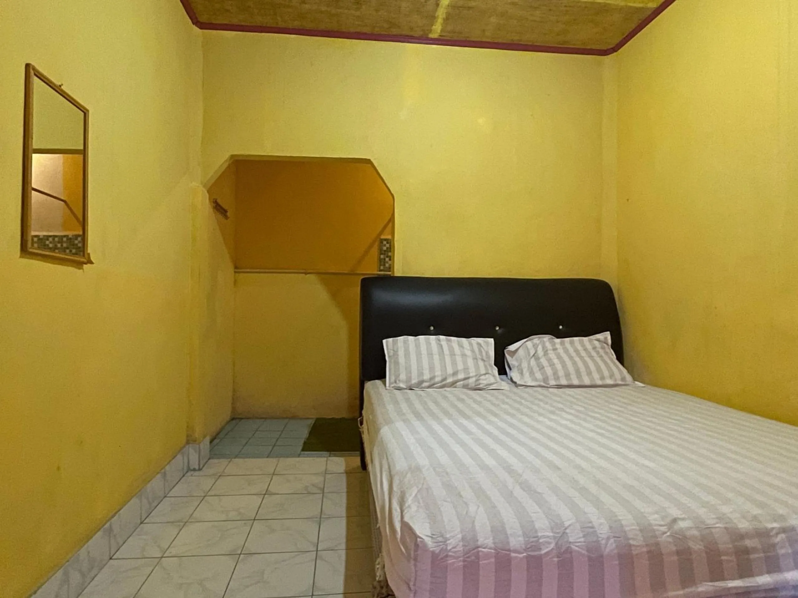 Bedroom in Hotel O Penginapan Asoka Indah Near PT. PLN (persero) Gardu Induk Barru