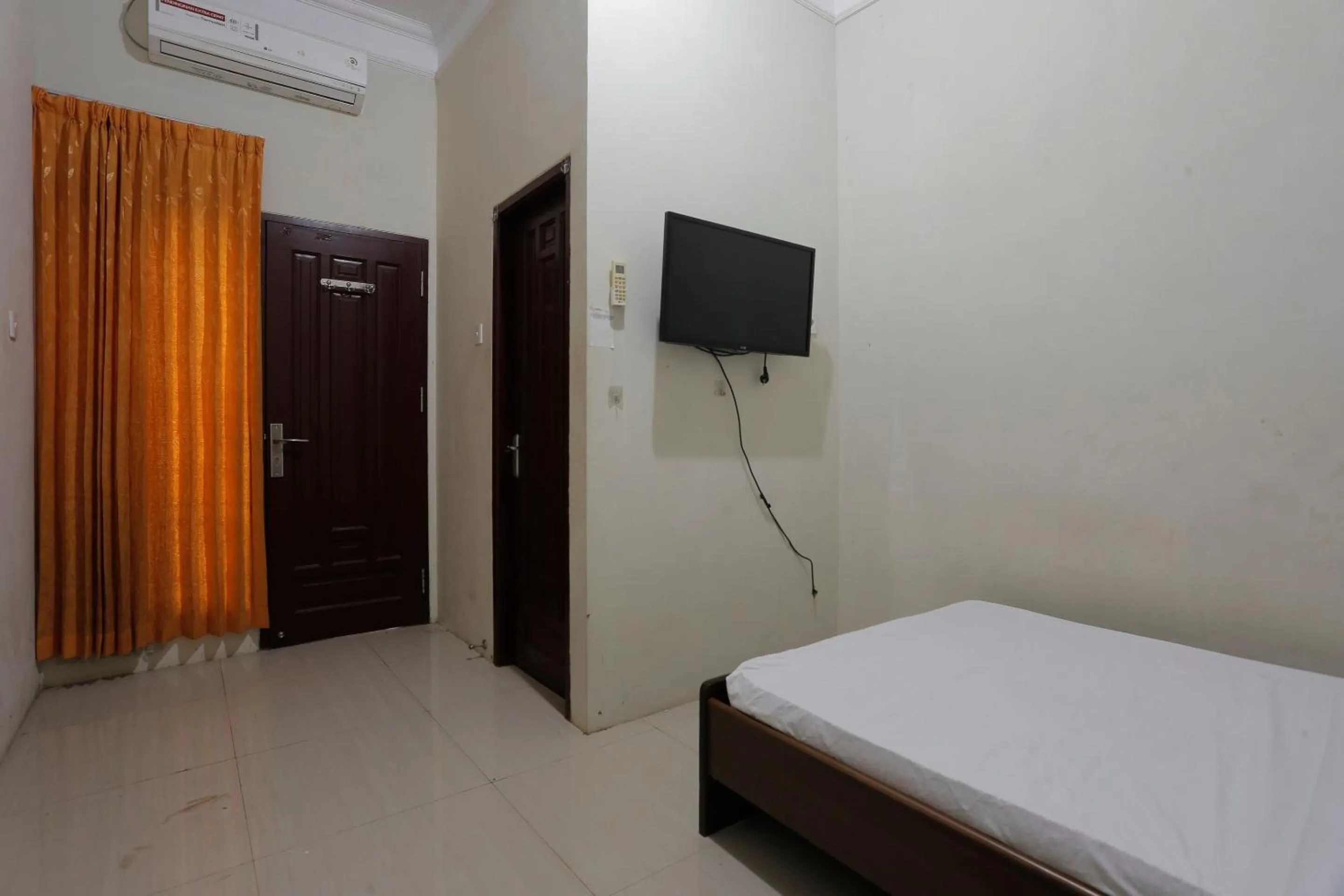 Bedroom, Bed in Hotel O Rumah Kost Kita Tarakan