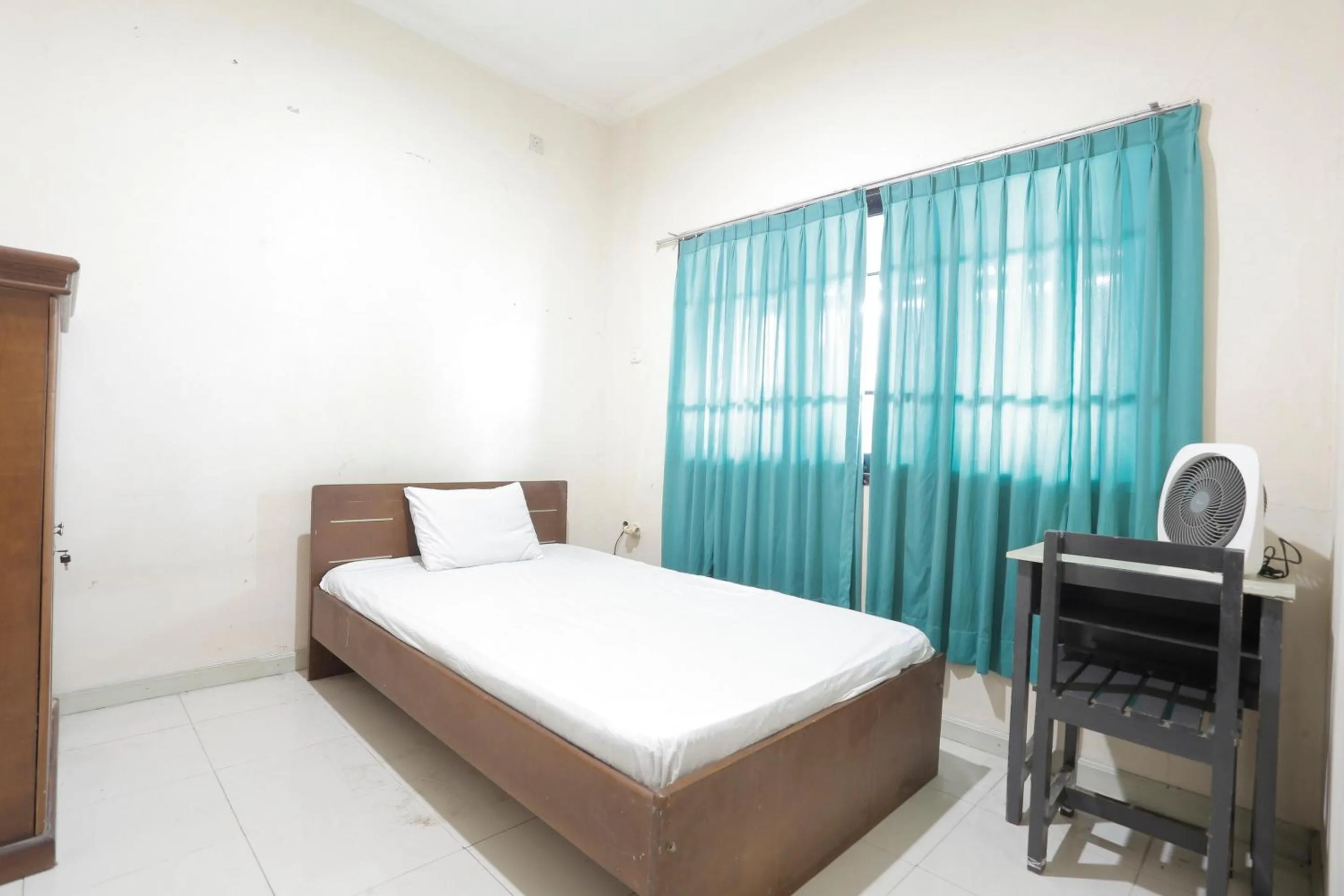Bedroom, Bed in Hotel O Rumah Kost Kita Tarakan