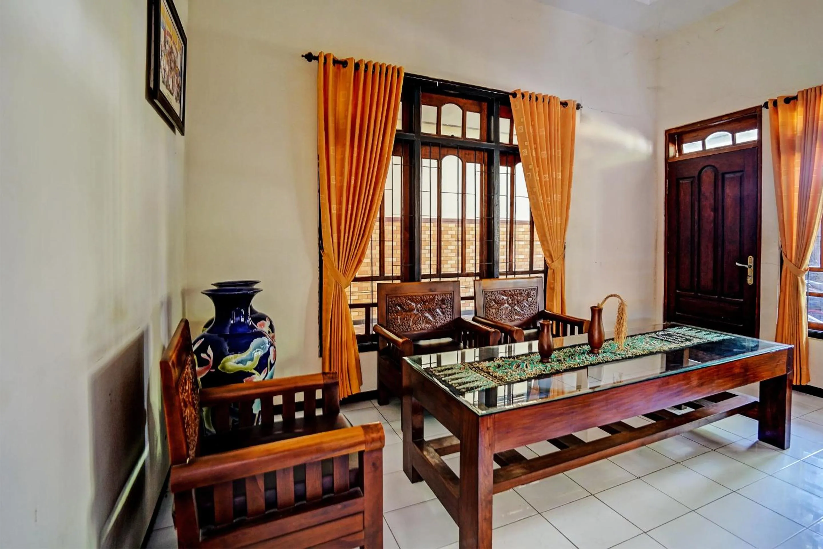 Lobby or reception in OYO Life 92785 Wisma Trubus Syariah