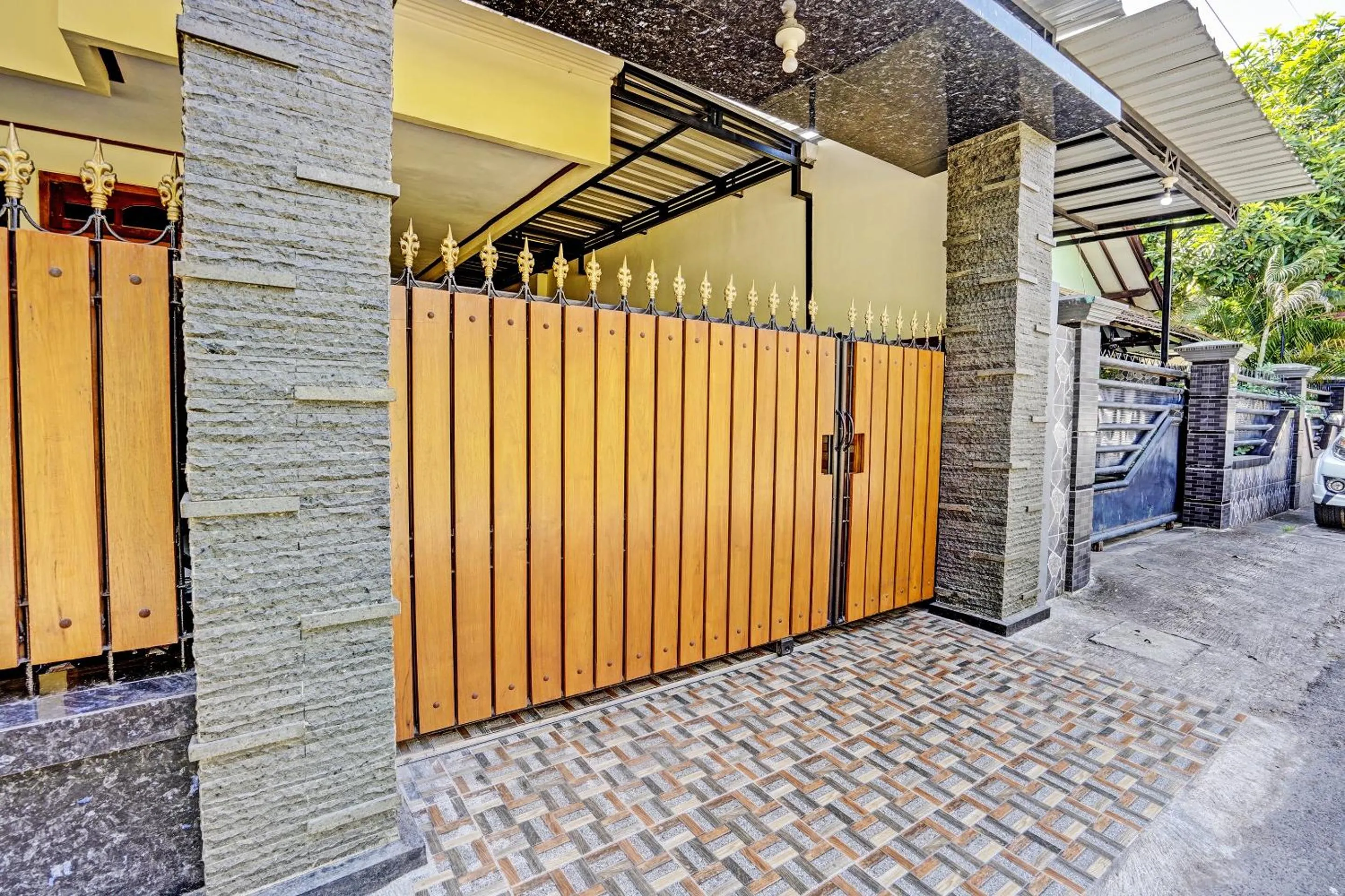 Facade/entrance in OYO Life 92785 Wisma Trubus Syariah