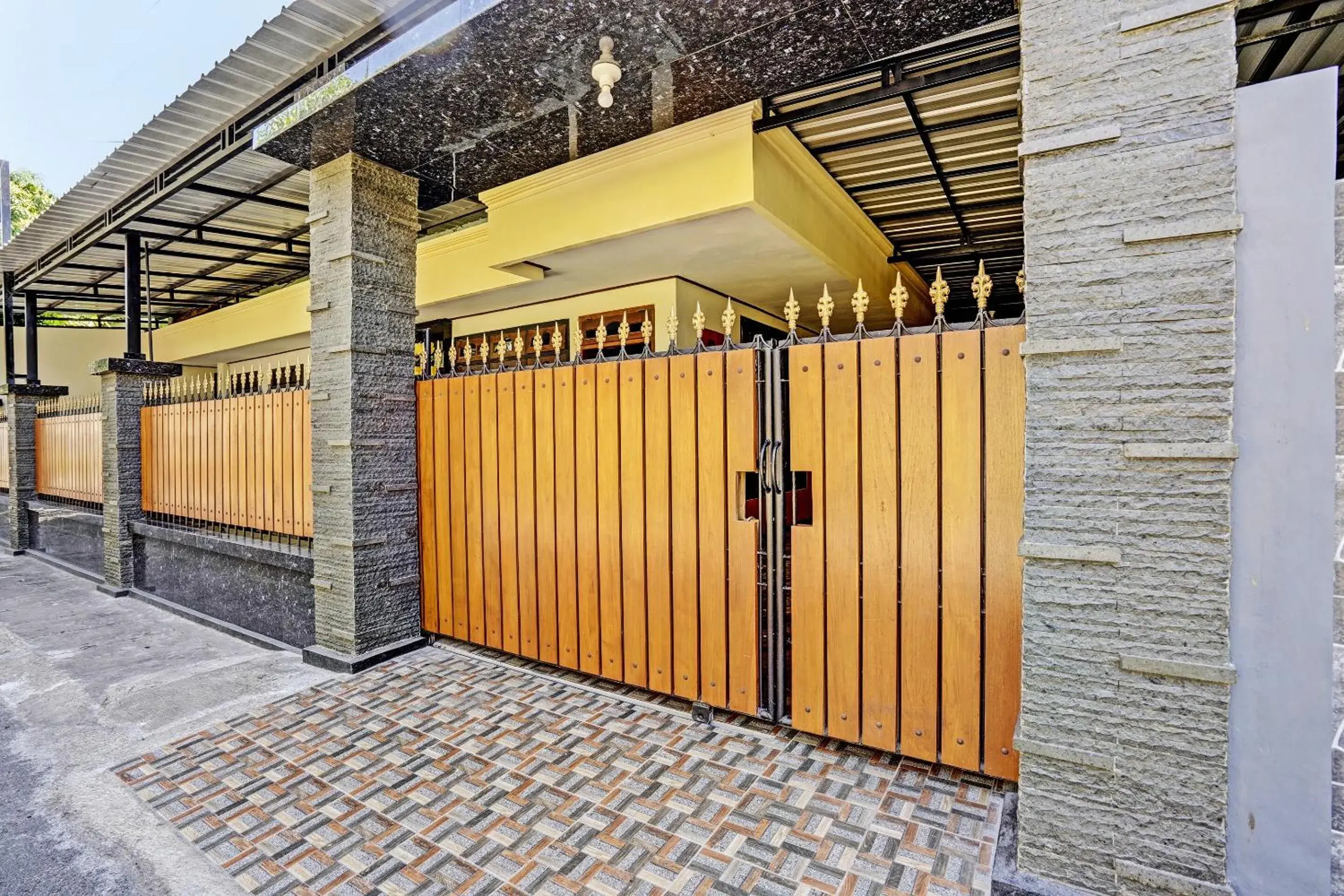 Facade/entrance in OYO Life 92785 Wisma Trubus Syariah Facade/entrance in OYO Life 92785 Wisma Trubus Syariah