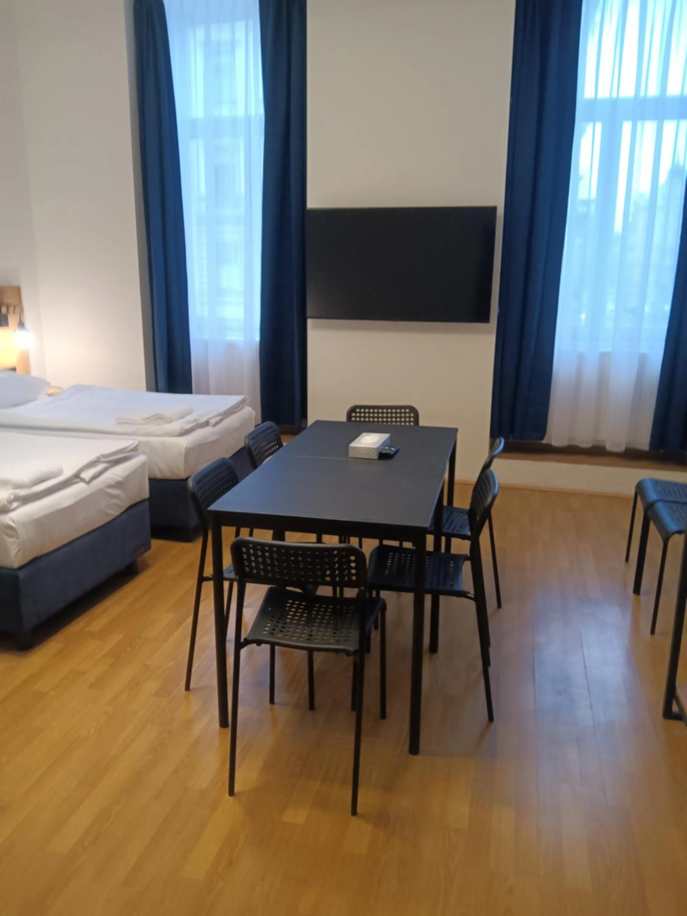 Seating area, Bed in Powder Tower Suites