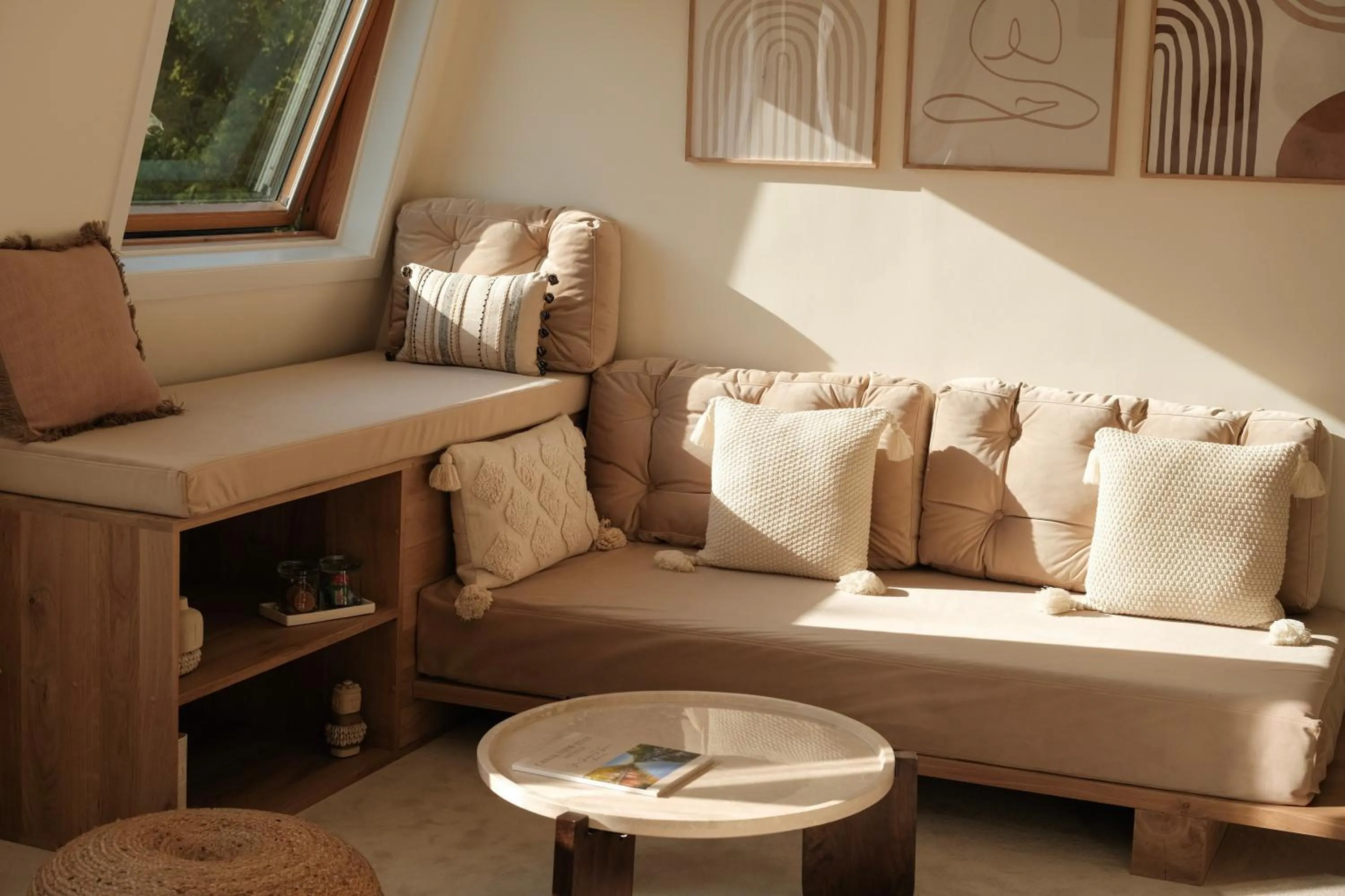 Seating area in Canal View Stay Amsterdam