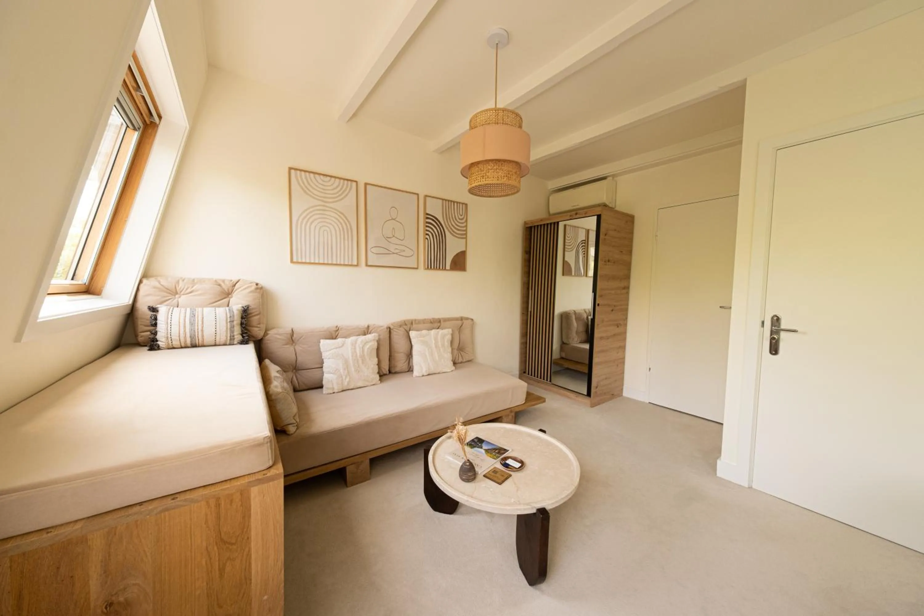 Living room, Bed in Canal View Stay Amsterdam