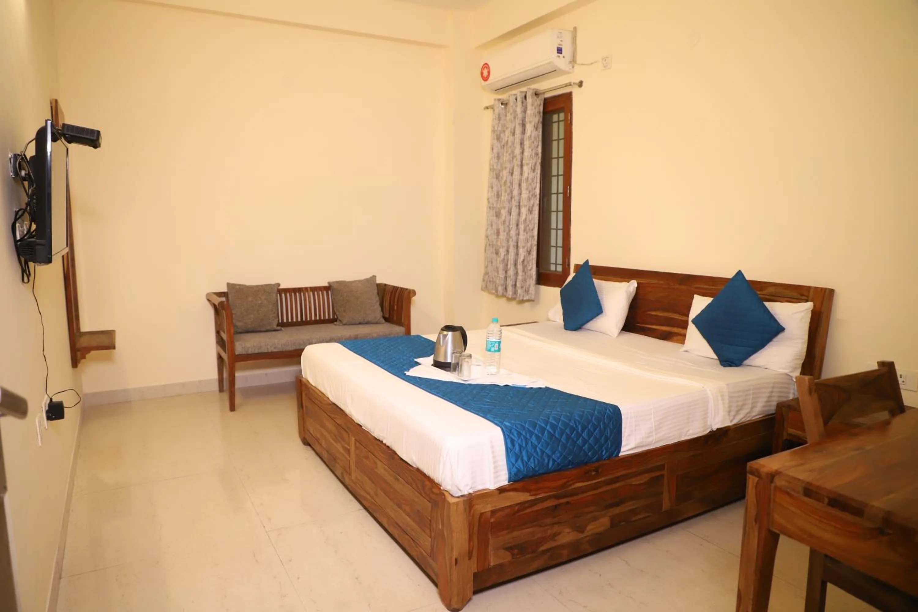 Bed in Hotel The York - Couple-unfriendly hotel