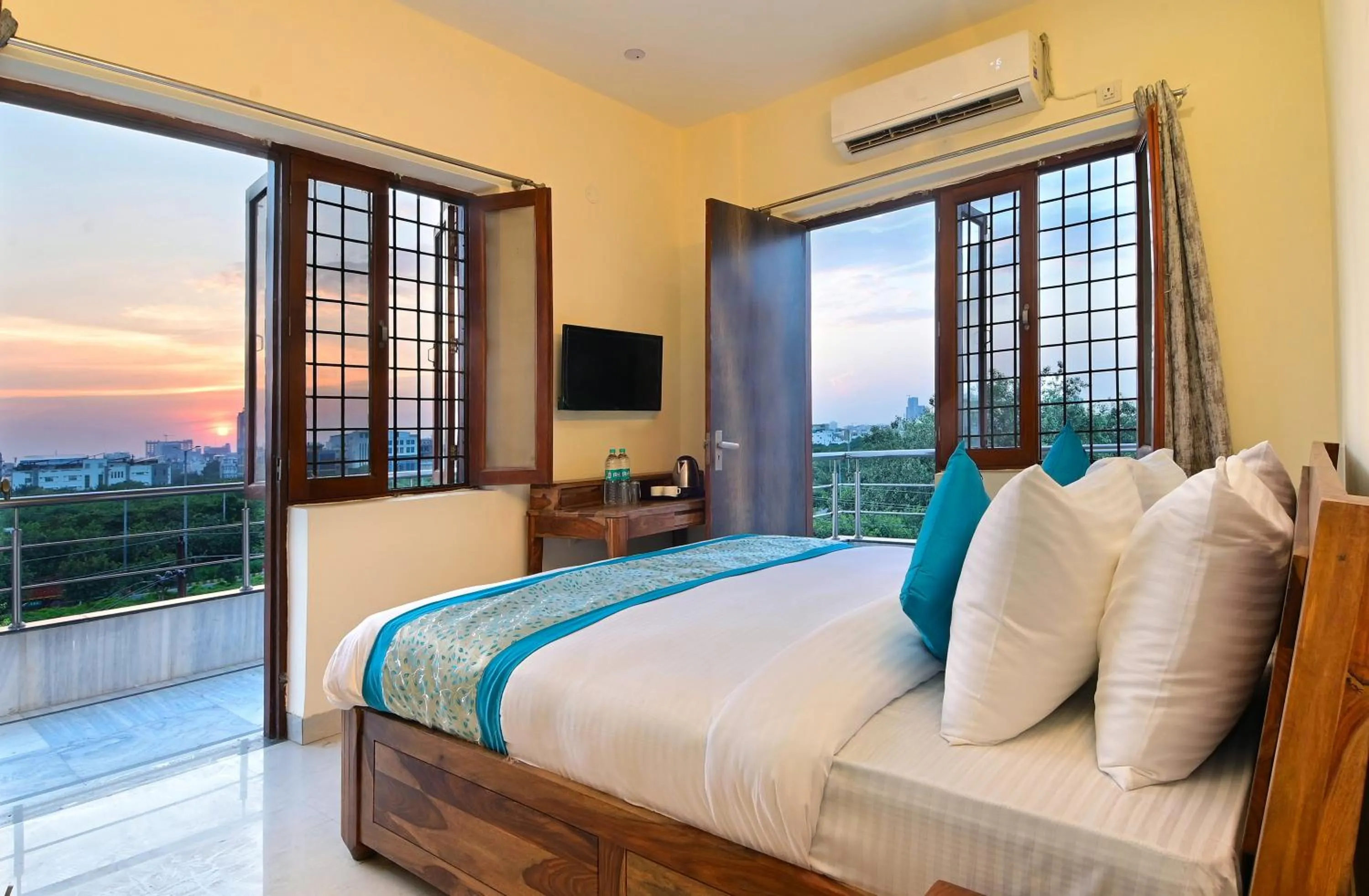 room service, Bed in Hotel The York - Couple-unfriendly hotel