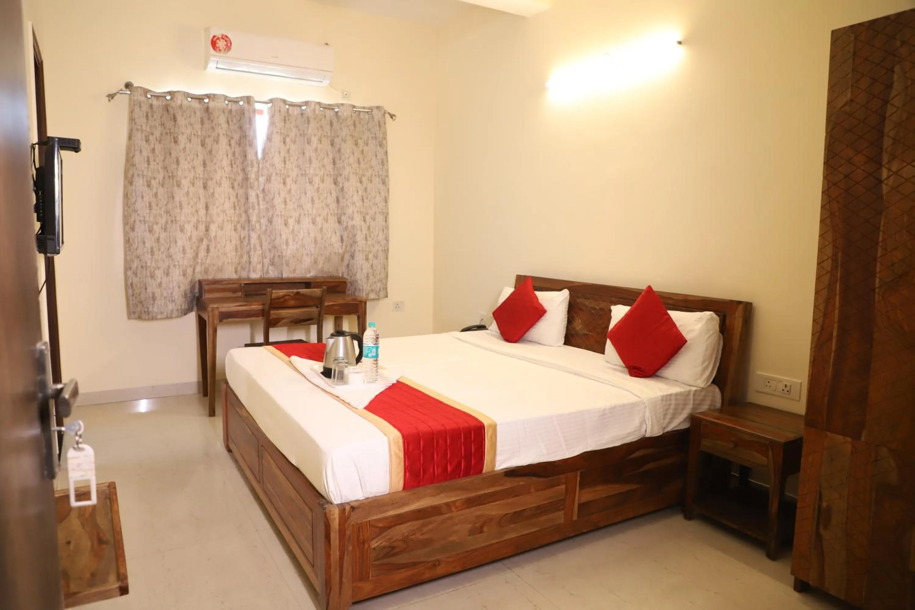 Bed in Hotel The York - Couple-unfriendly hotel