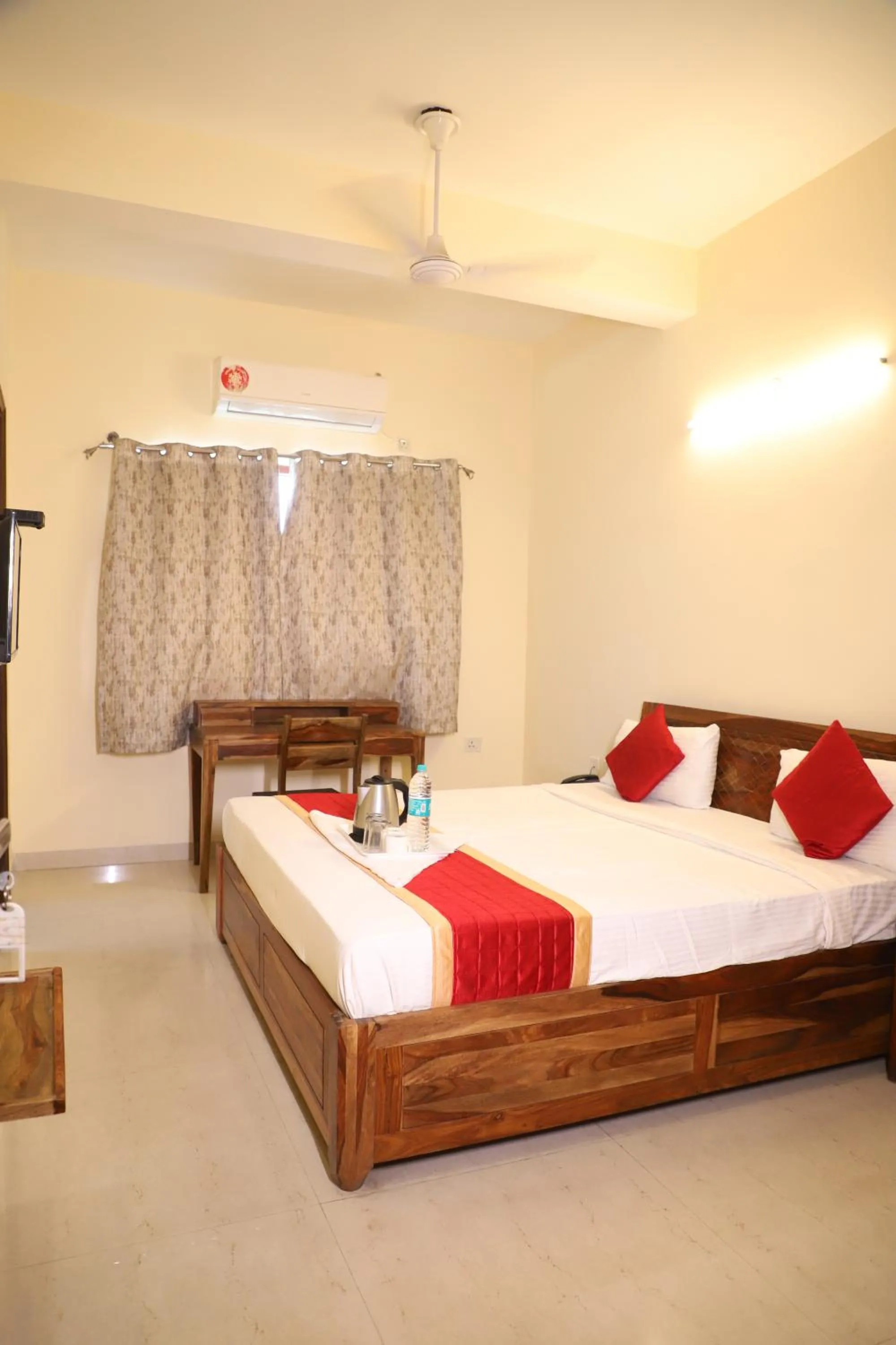 Bed in Hotel The York - Couple-unfriendly hotel