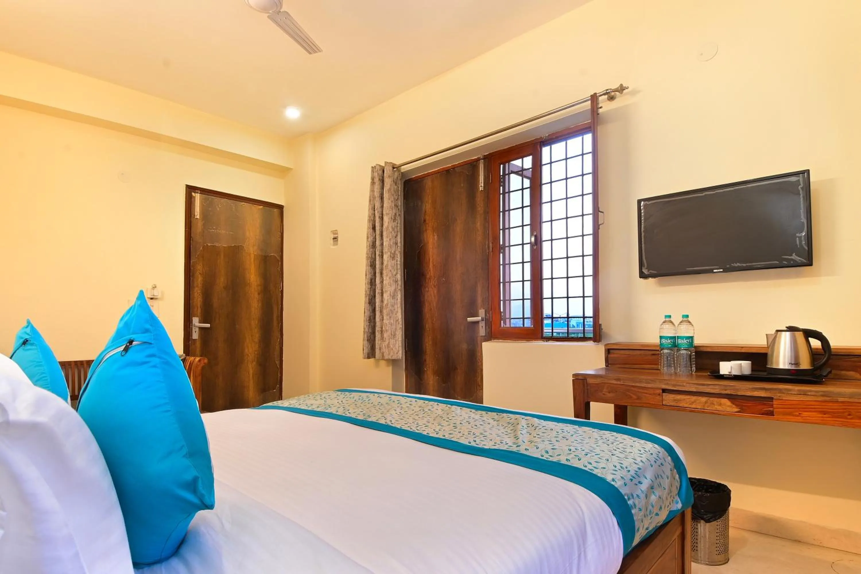 Bed in Hotel The York - Couple-unfriendly hotel