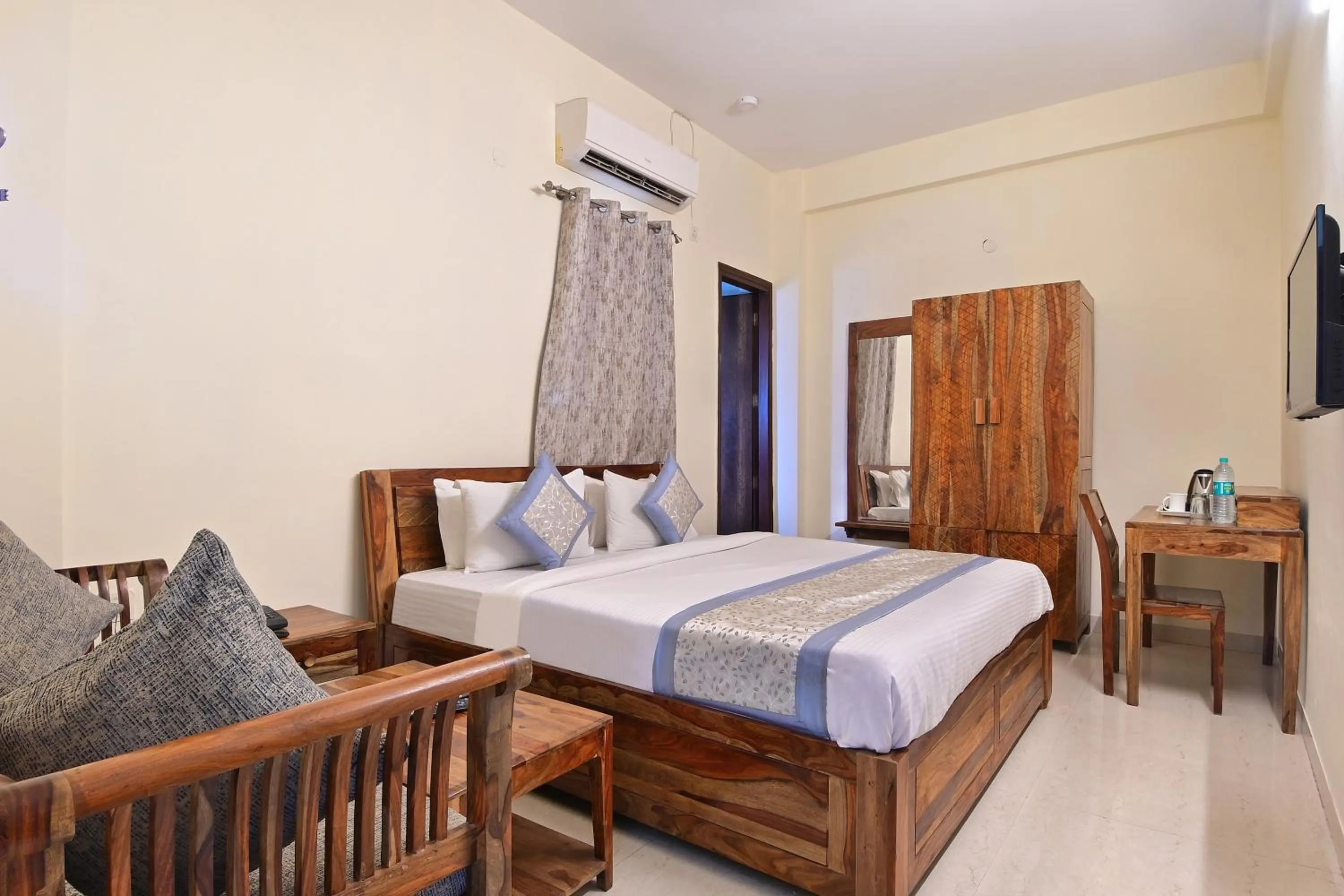 Bed in Hotel The York - Couple-unfriendly hotel