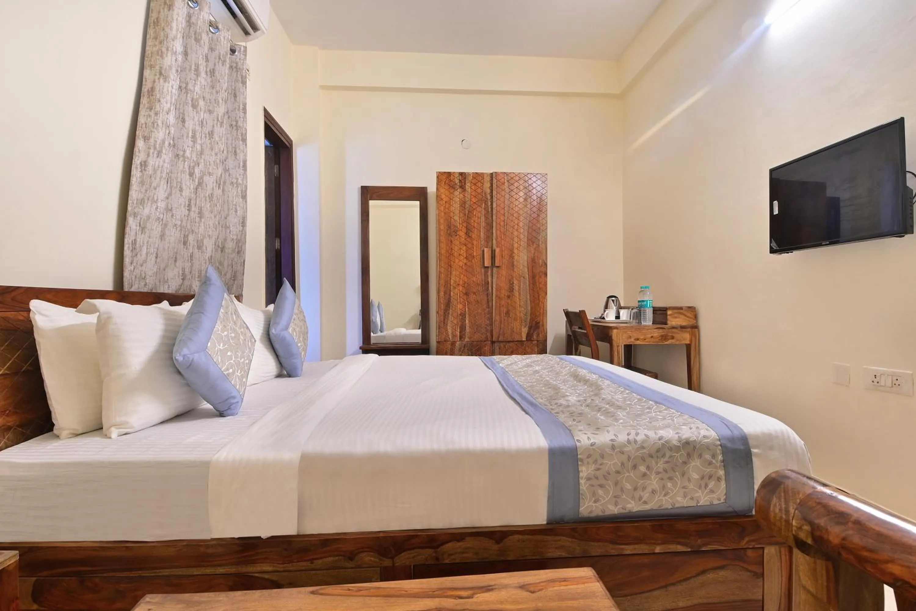 Bed in Hotel The York - Couple-unfriendly hotel