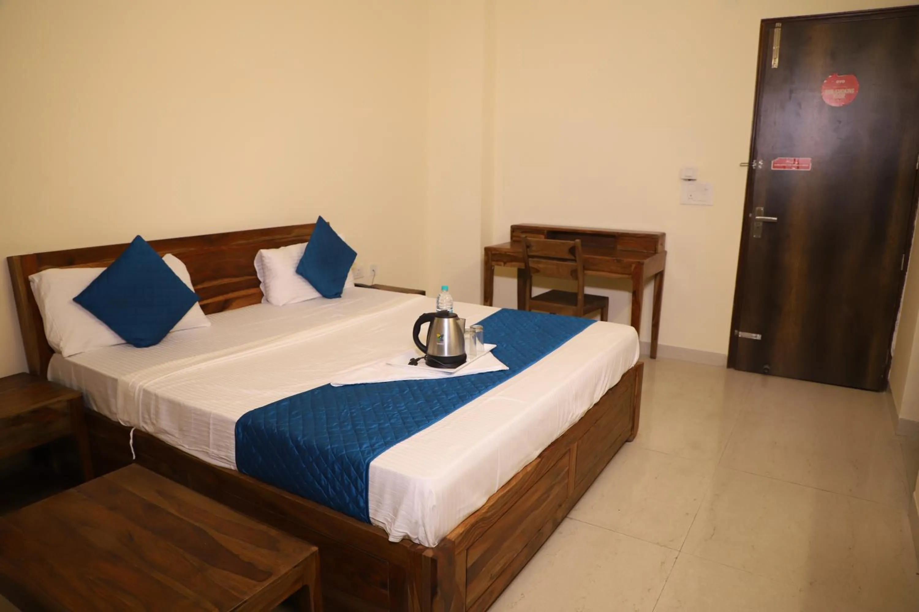 Bed in Hotel The York - Couple-unfriendly hotel