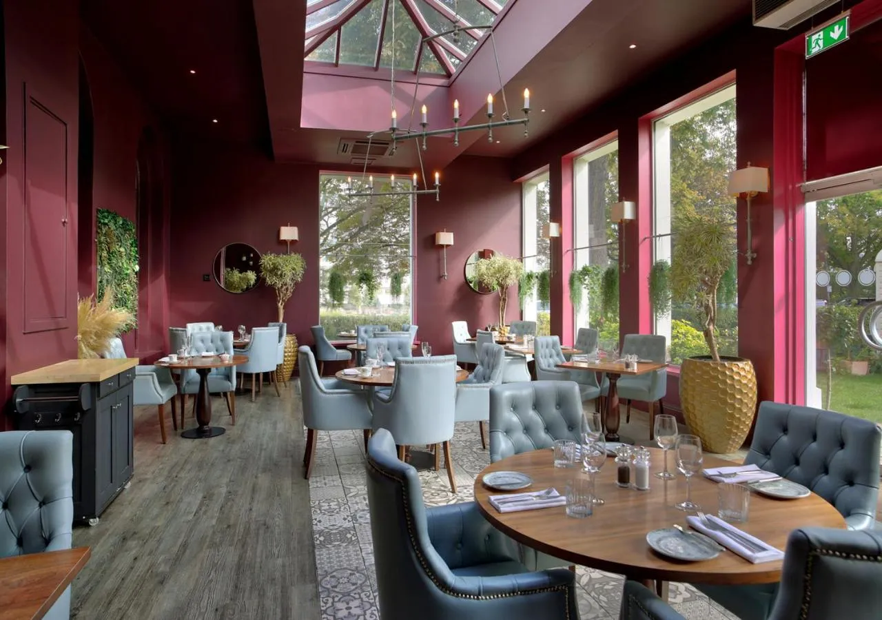 Restaurant/places to eat in Queens Hotel Cheltenham