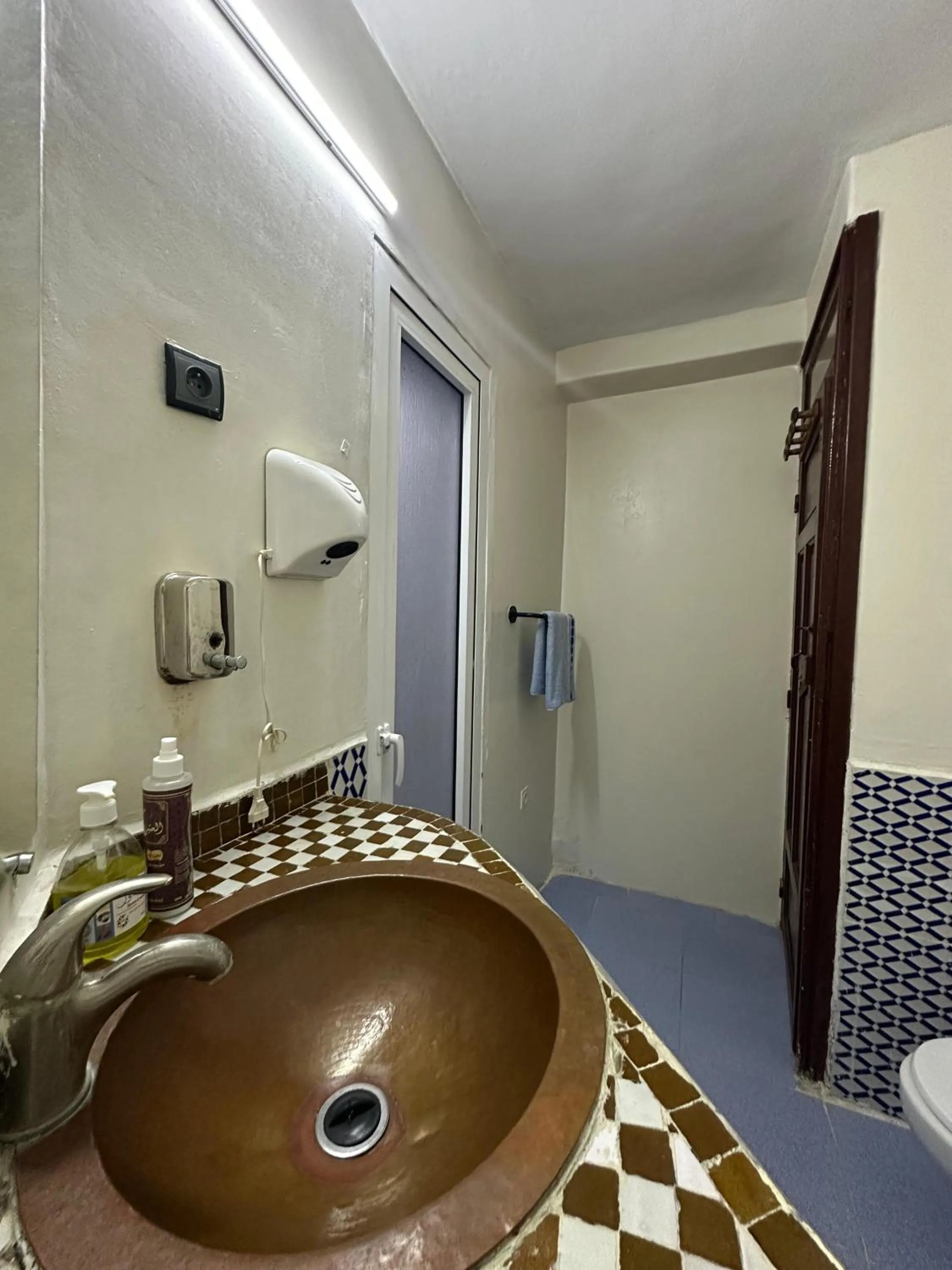 Shower, Bed in Riad Baba
