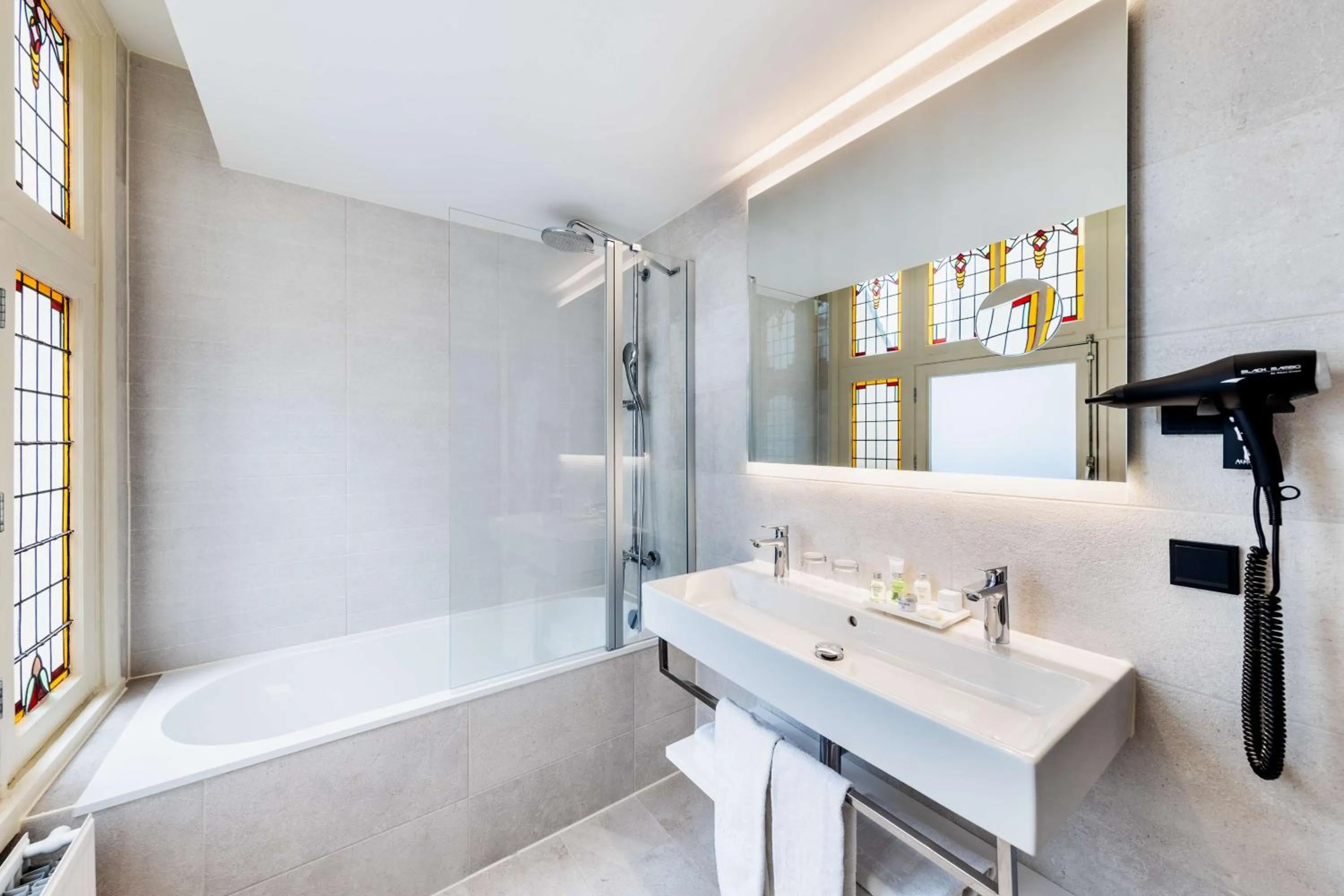 Bedroom in NH Amsterdam Schiller