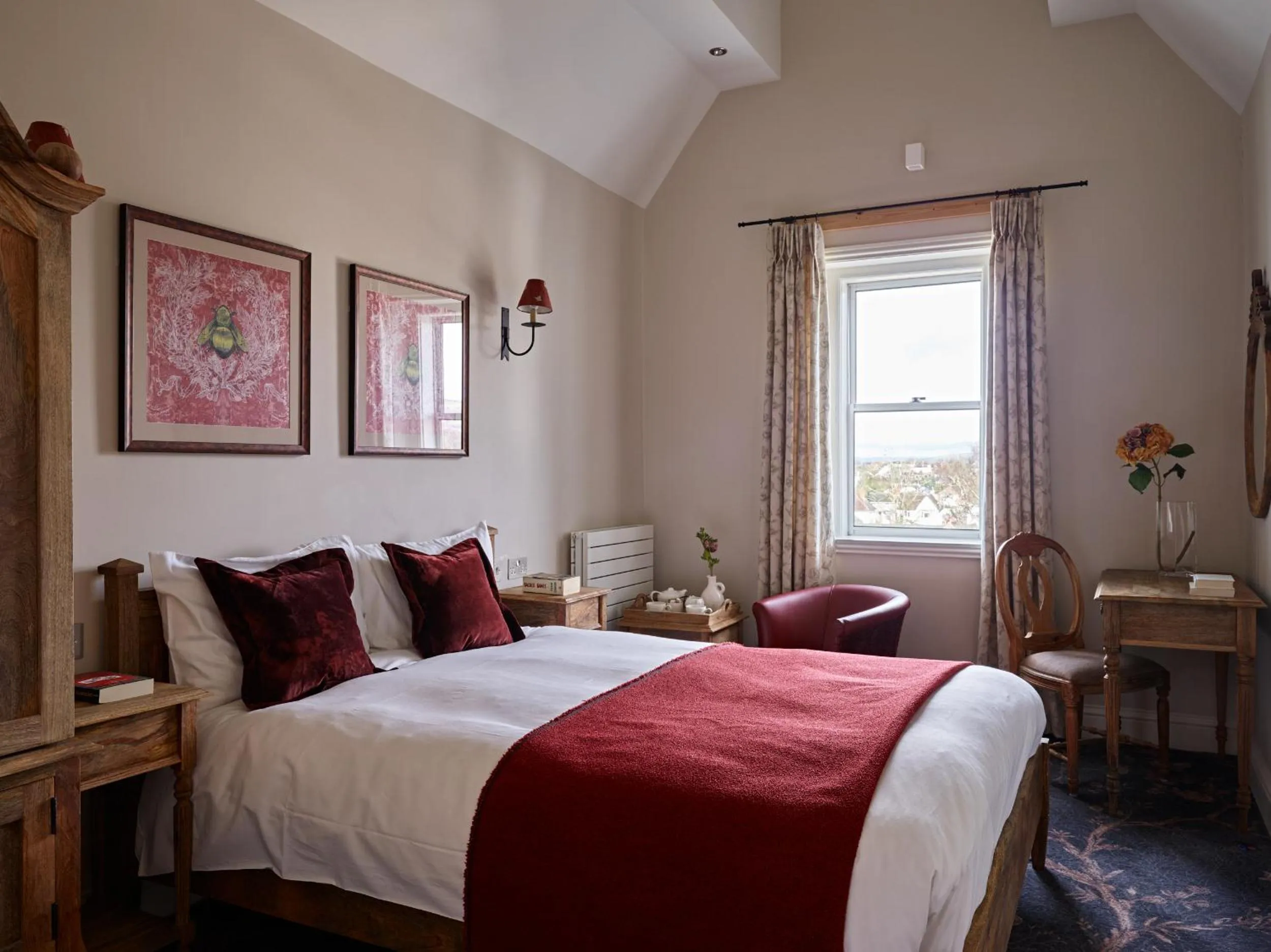 Bedroom, Bed in Cotswold Grange