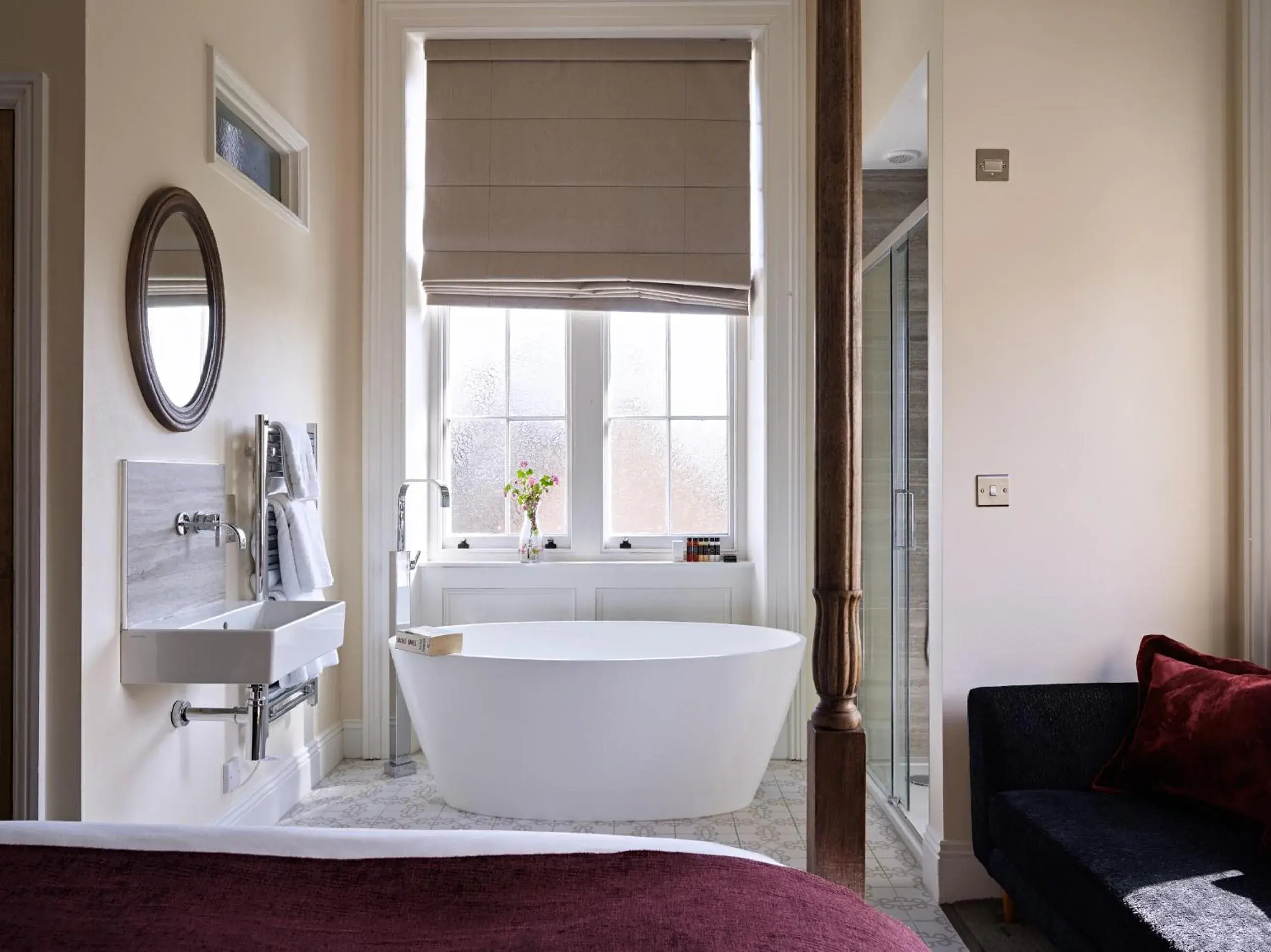 Bathroom, Bed in Cotswold Grange Bathroom, Bed in Cotswold Grange