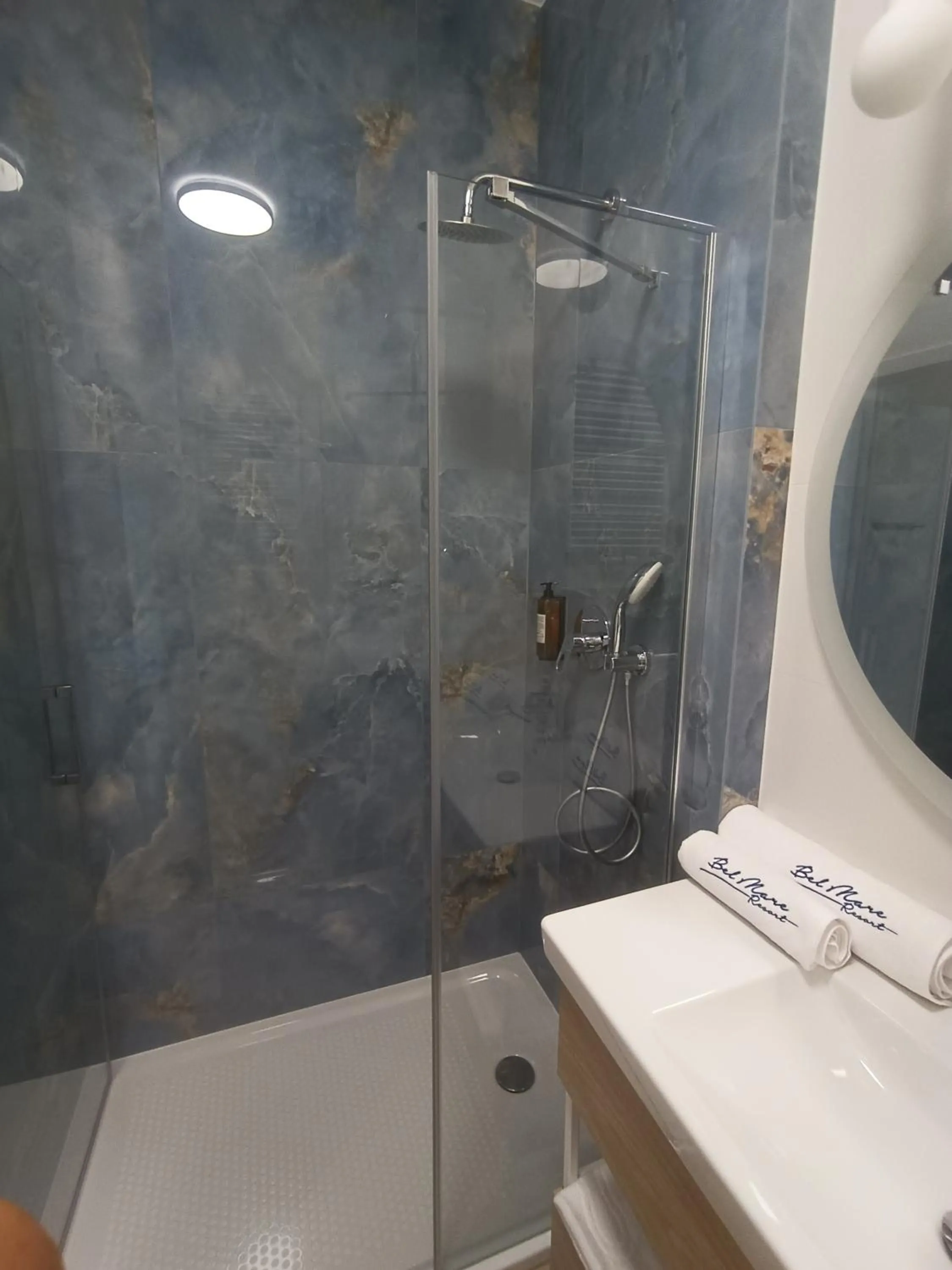 Shower in Bel Mare Aqua 2 F504