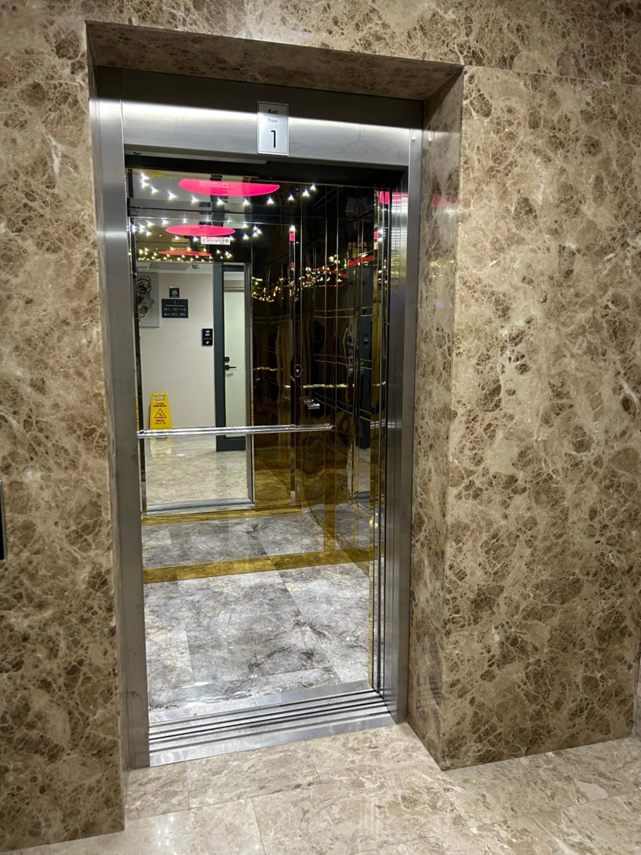 Property building in 01 Nova Otel