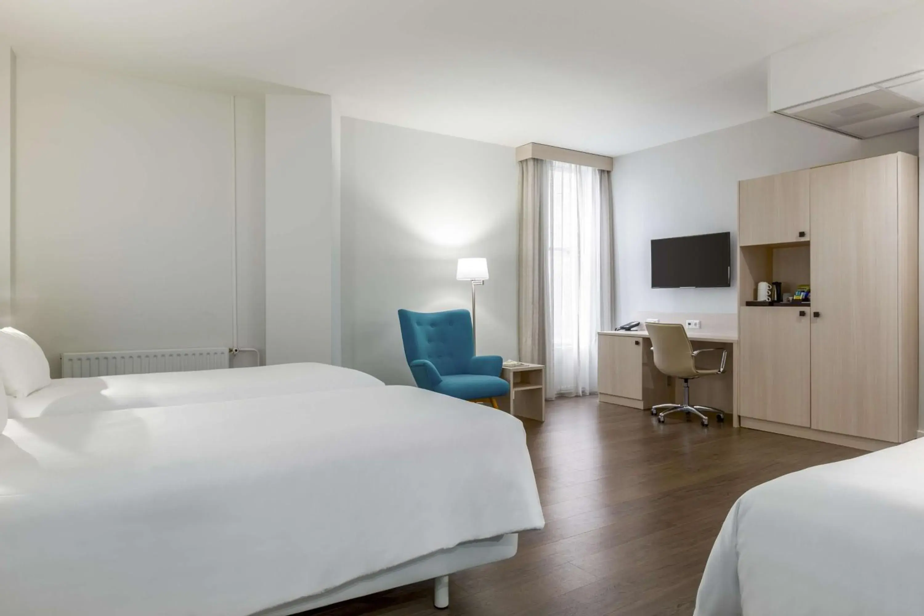 View (from property/room), Bed in NH City Centre Amsterdam View (from property/room), Bed in NH City Centre Amsterdam