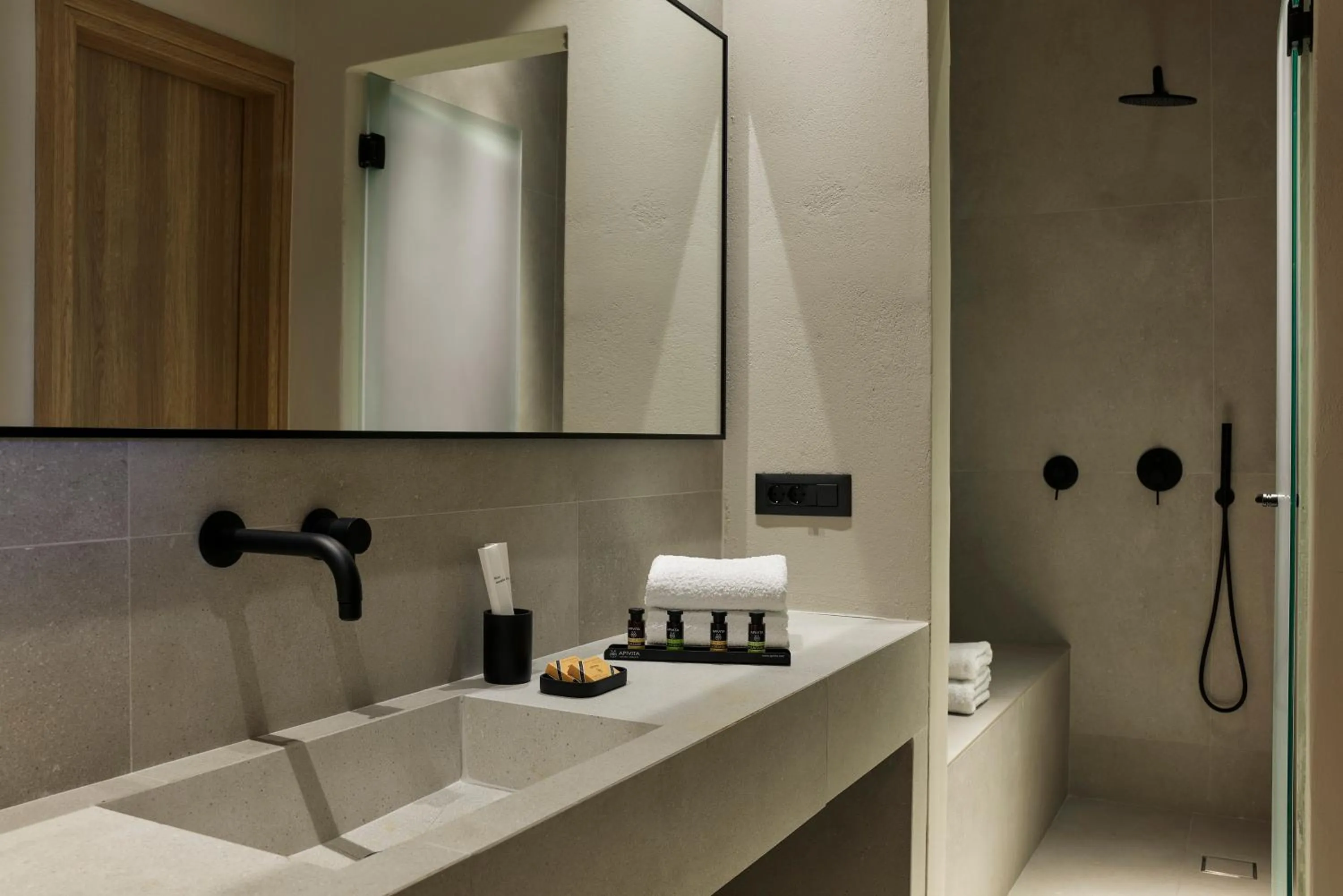 Bathroom in Naxian Rhapsody