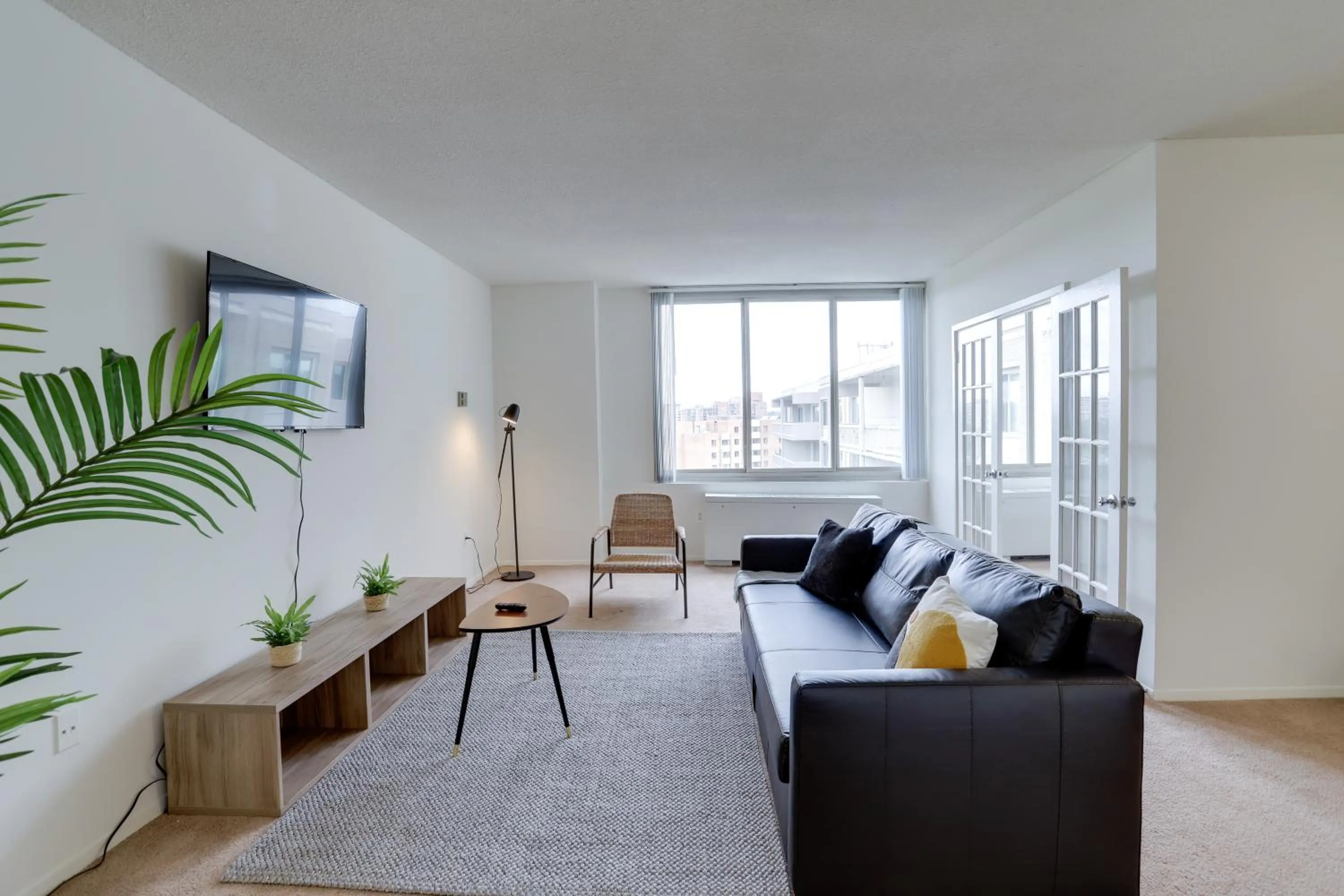 TV and multimedia in Incredible 1 BR Apt + Den @Crystal City With Gym