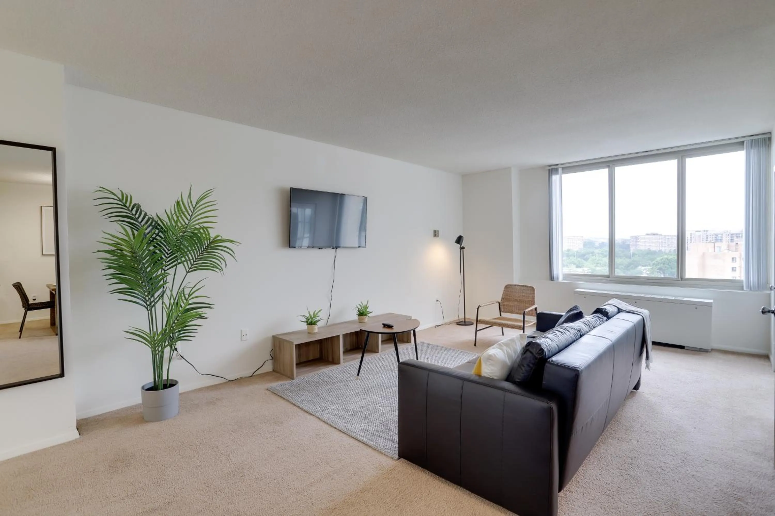 TV and multimedia in Incredible 1 BR Apt + Den @Crystal City With Gym