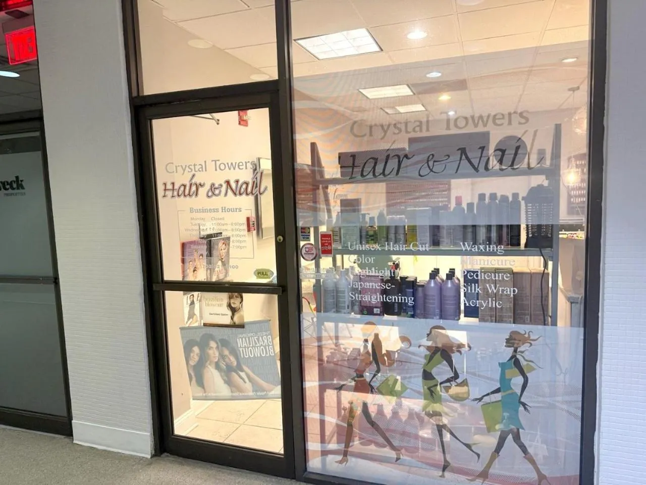 hair dresser in Incredible 1 BR Apt + Den @Crystal City With Gym