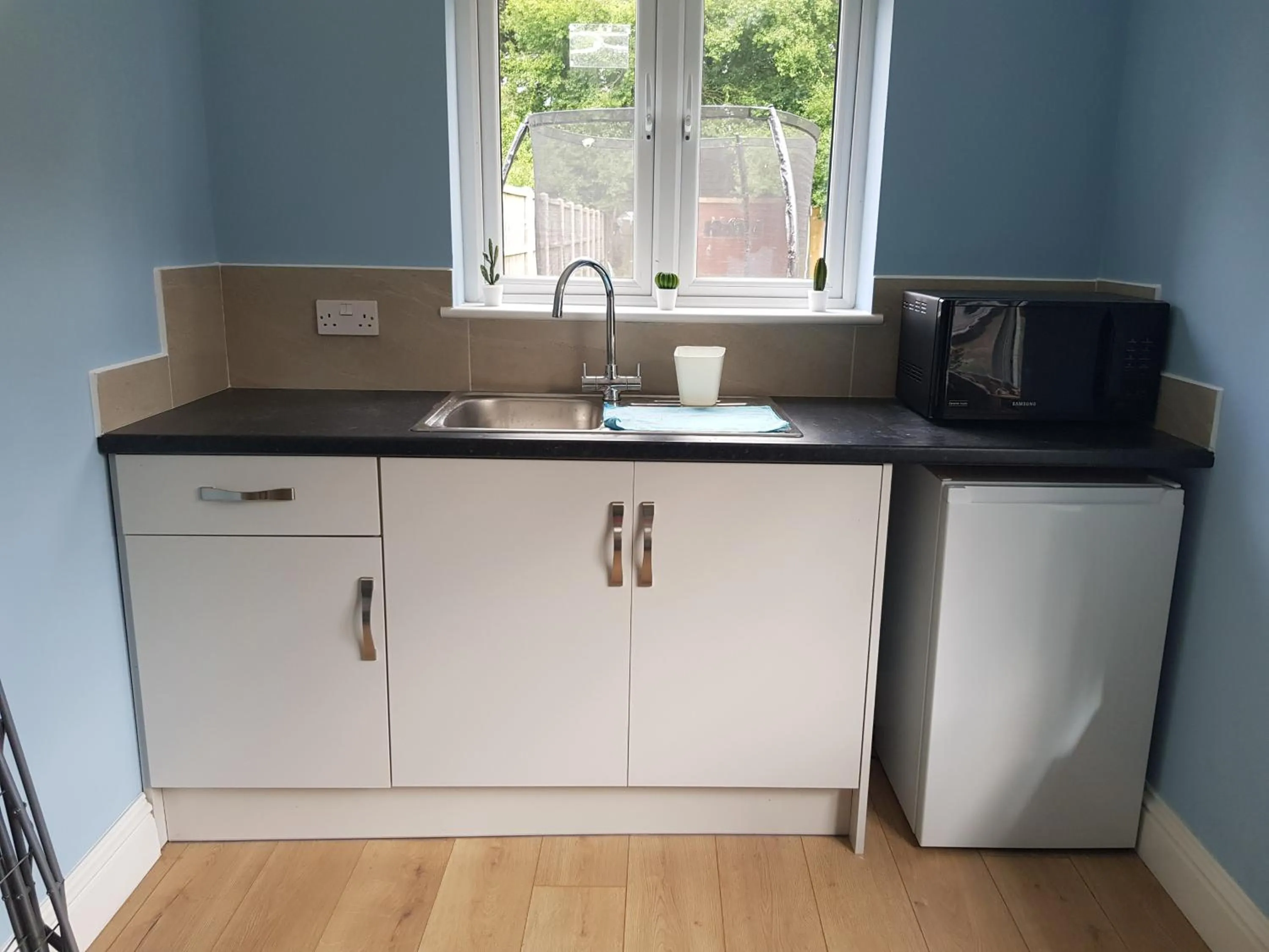 Kitchen or kitchenette in Cosy Studio Luton